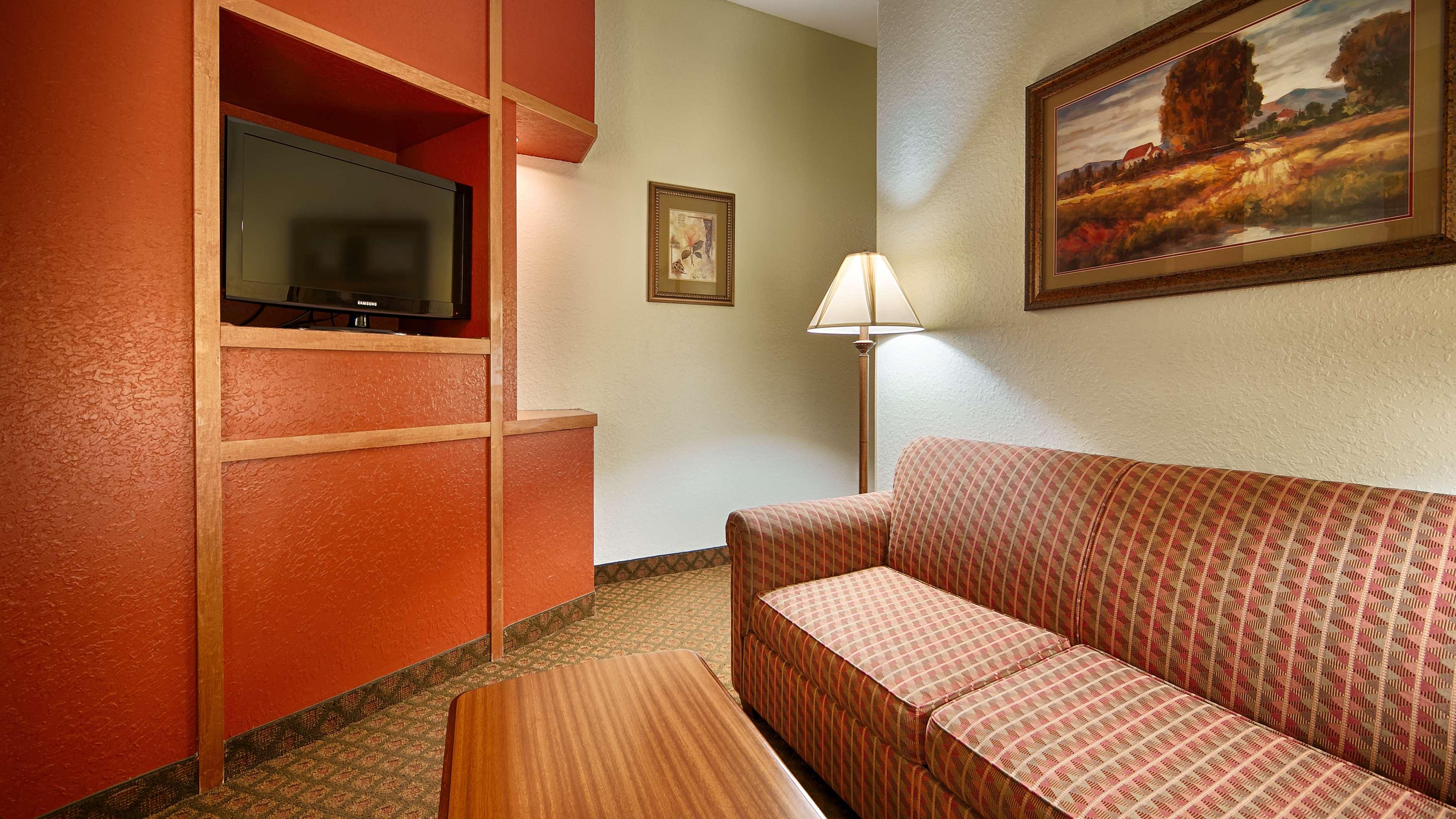 Best Western Plus Bradbury Inn & Suites — photo 4