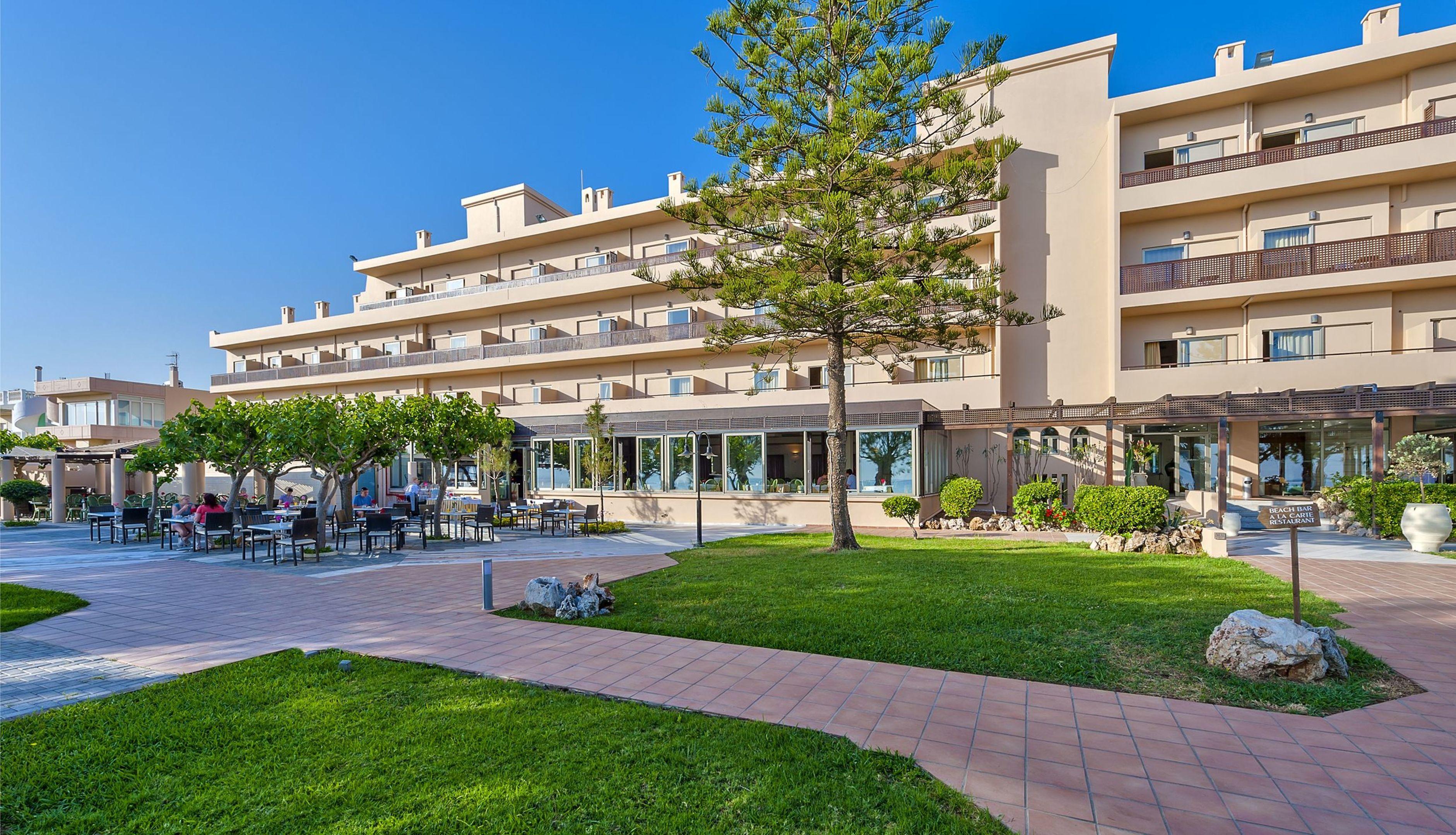 Santa Marina Beach Hotel — photo 3
