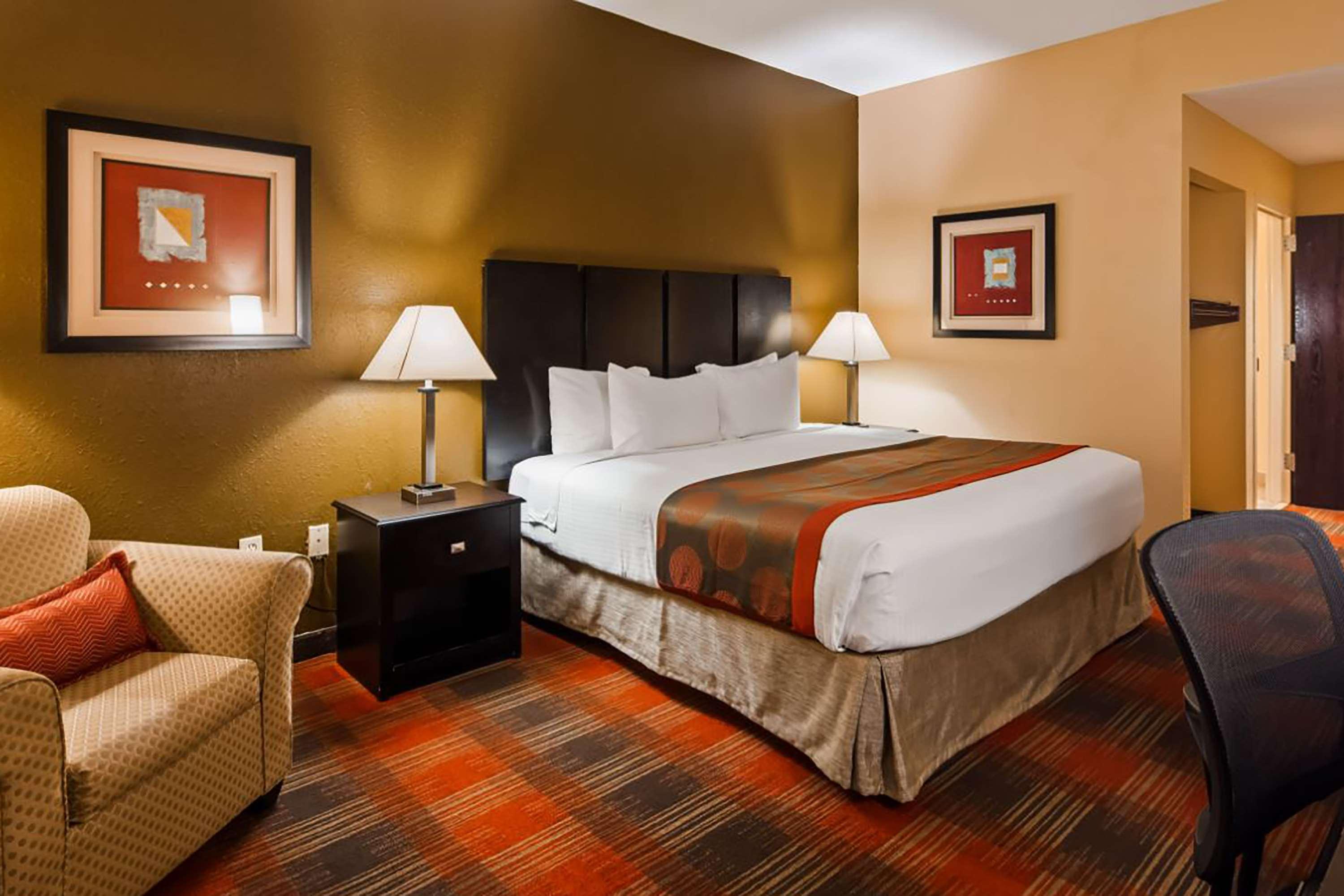 Baymont by Wyndham La Vergne — photo 4
