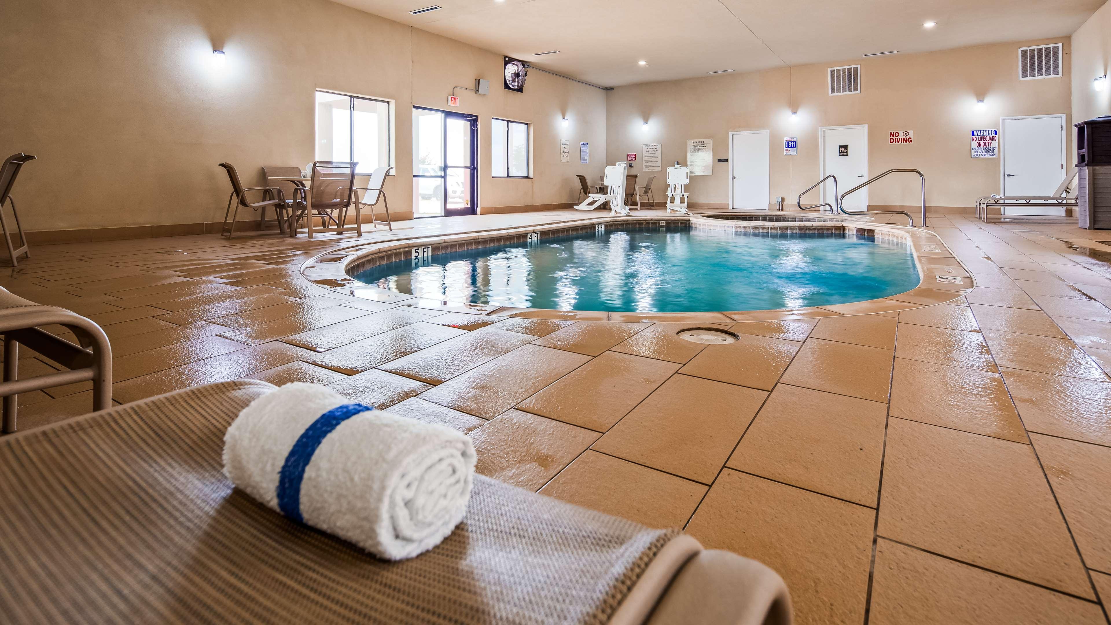 Best Western Plus Texoma Hotel & Suites — photo 5
