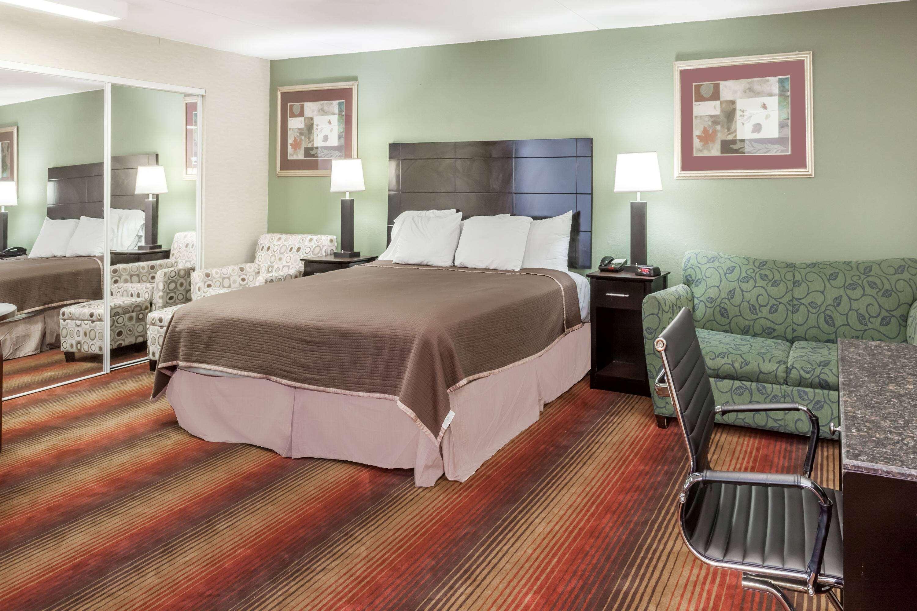 Howard Johnson Hotel — photo 4