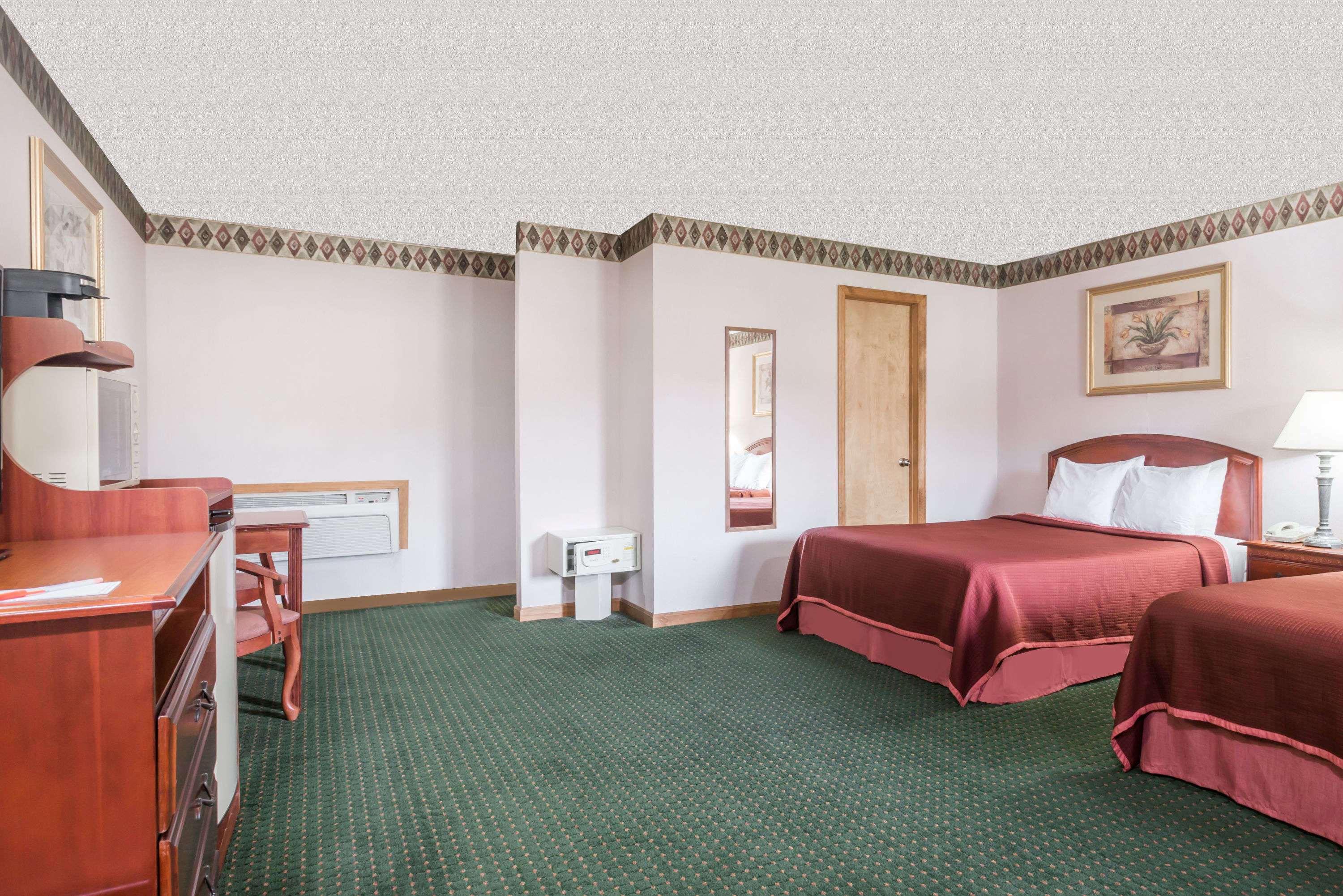 Howard Johnson by Wyndham Lenox — photo 3