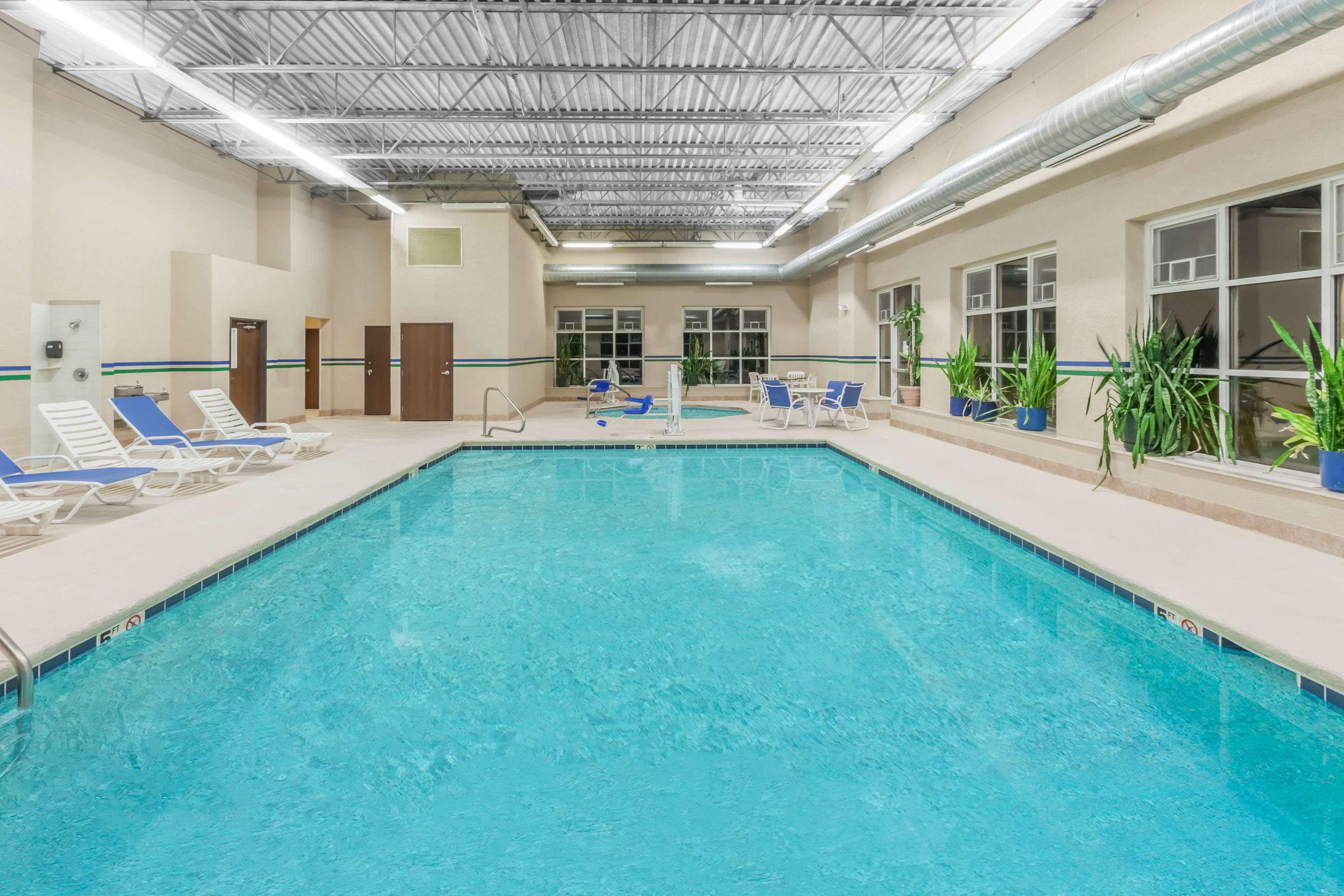 Baymont Inn & Suites Grand Rapids N/Walker — photo 3