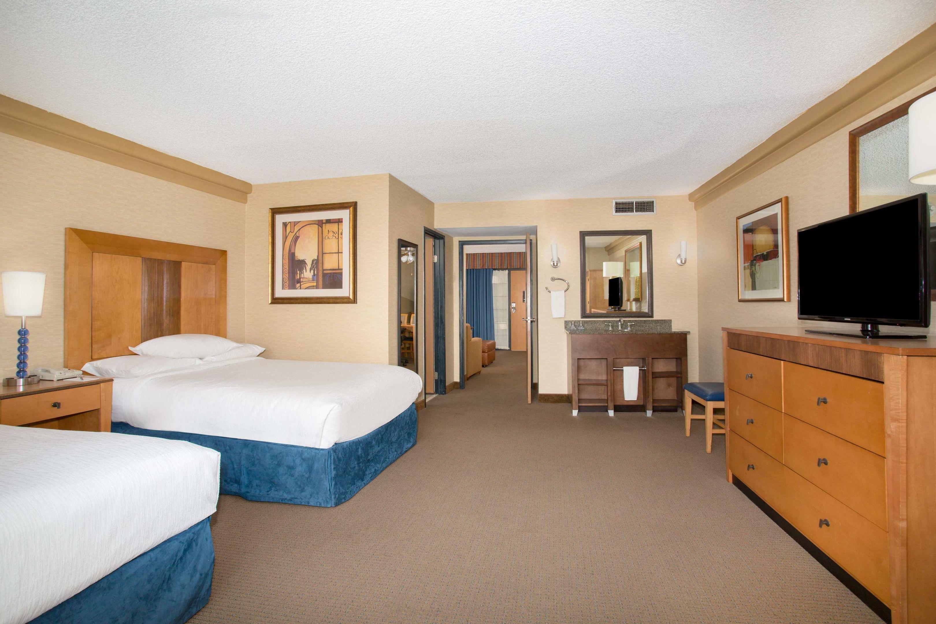 Embassy Suites Phoenix Biltmore — photo 5