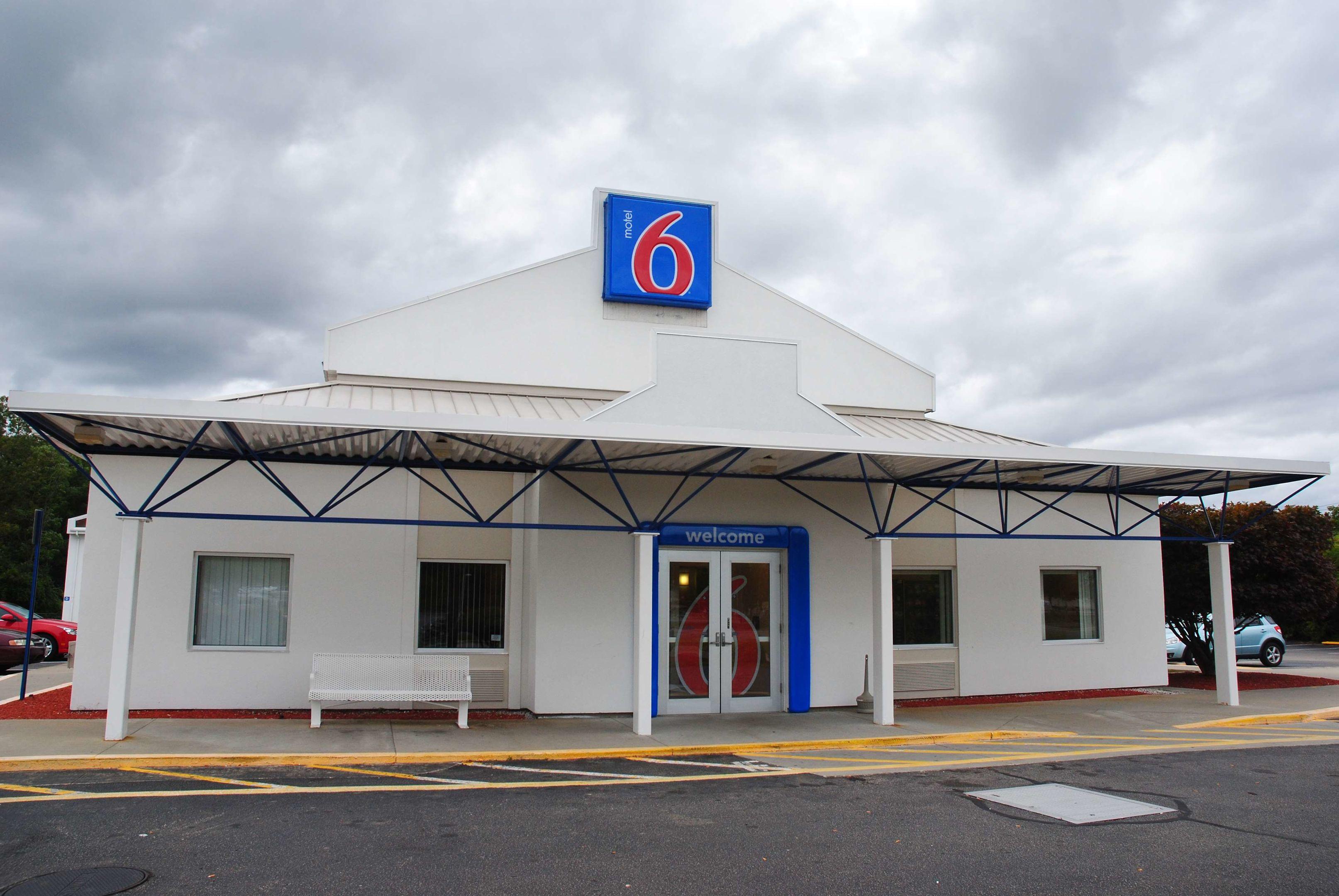 Motel 6 Providence East — photo 4