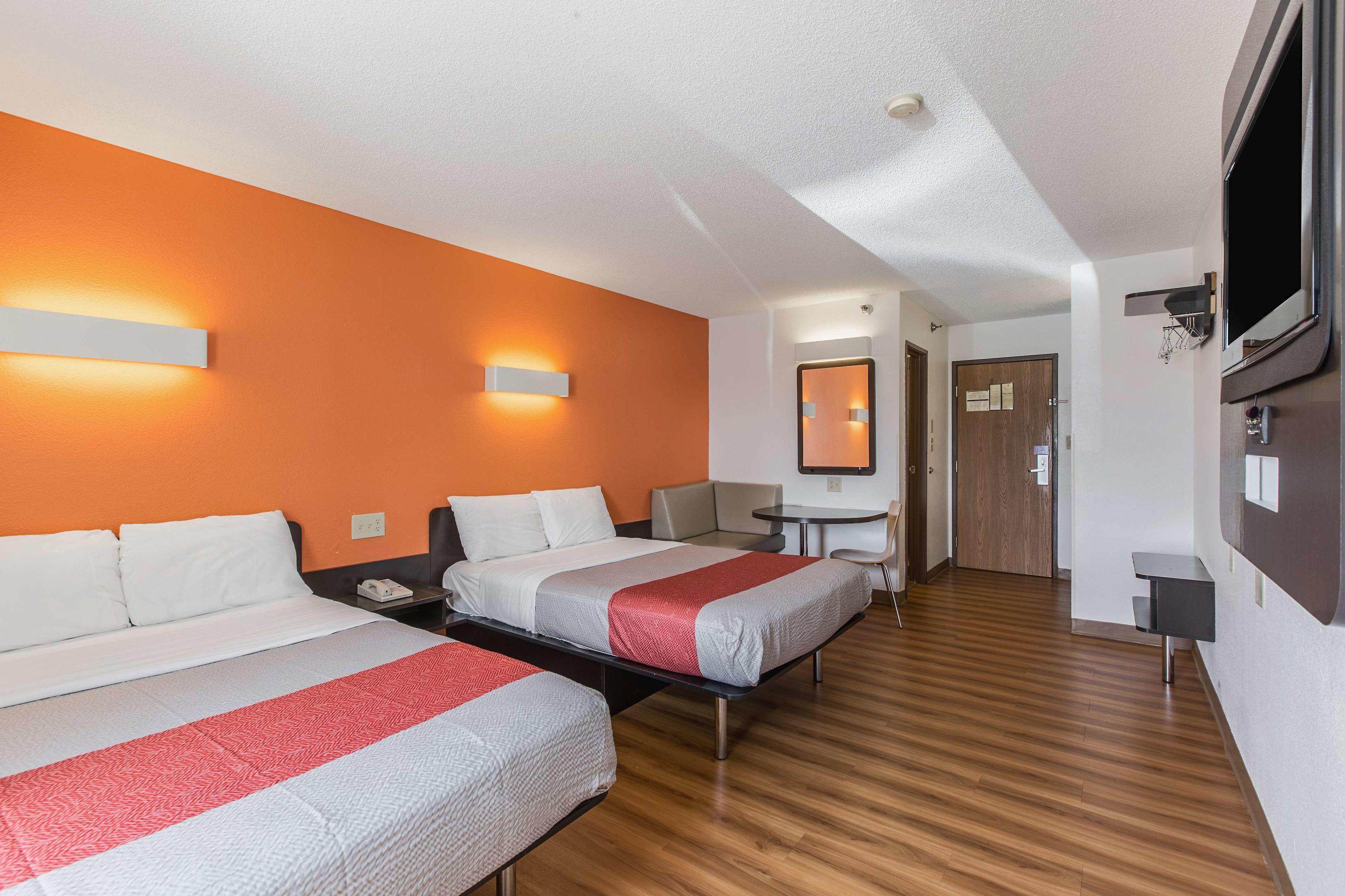 Motel 6 Omaha - Central — photo 4