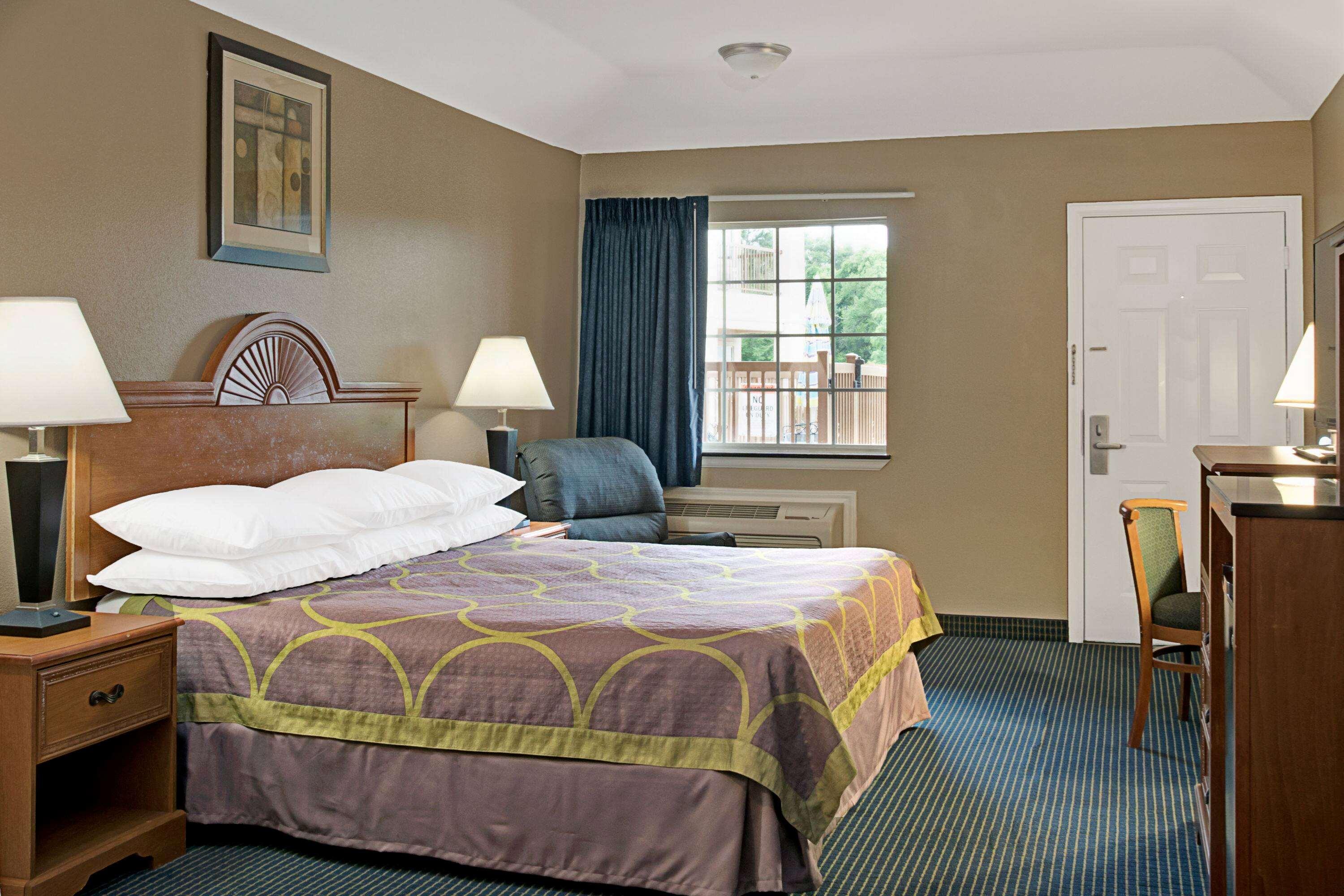 Super 8 by Wyndham Montgomery/ Lake Conroe — photo 3