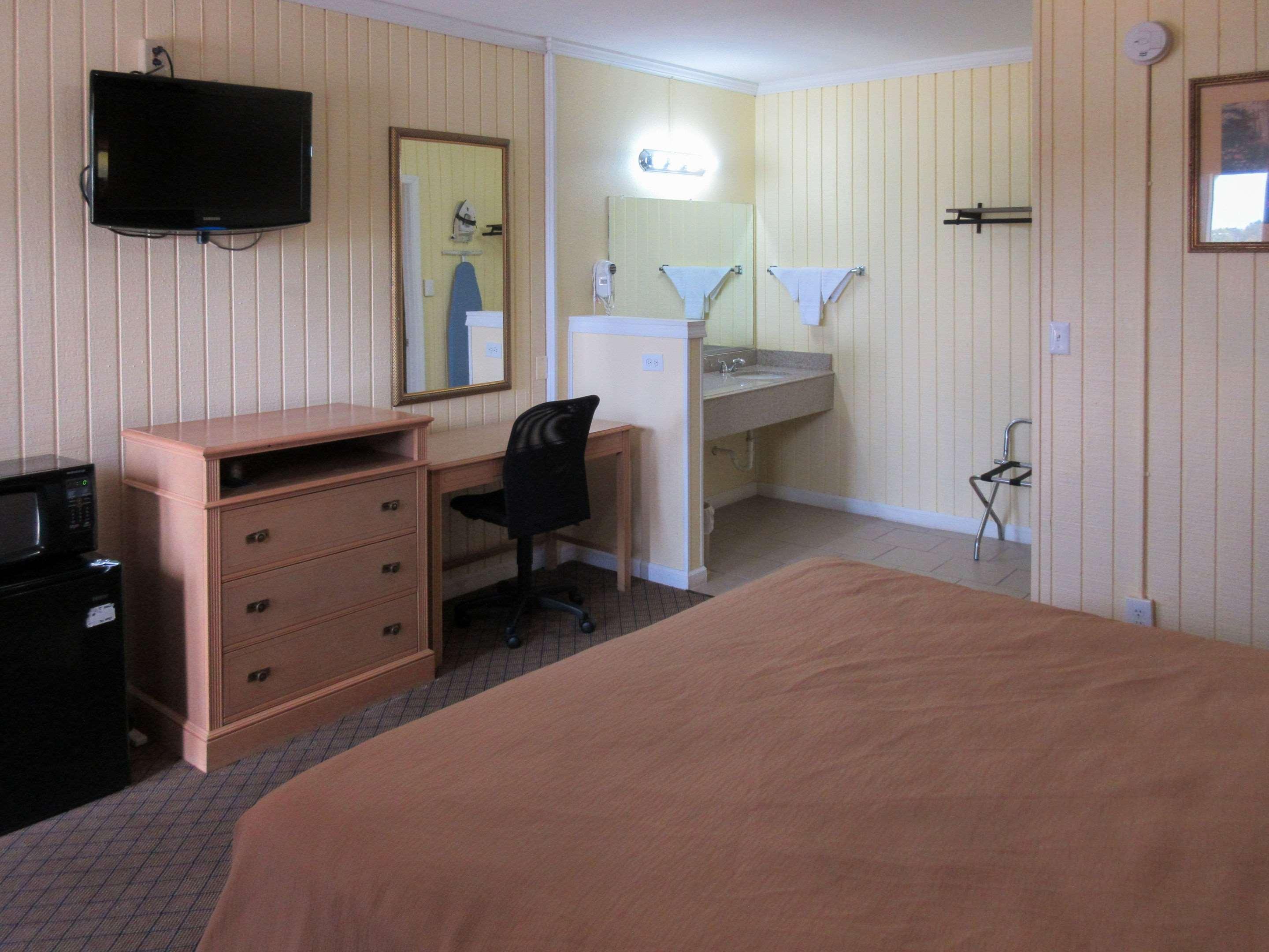 Rodeway Inn — photo 4