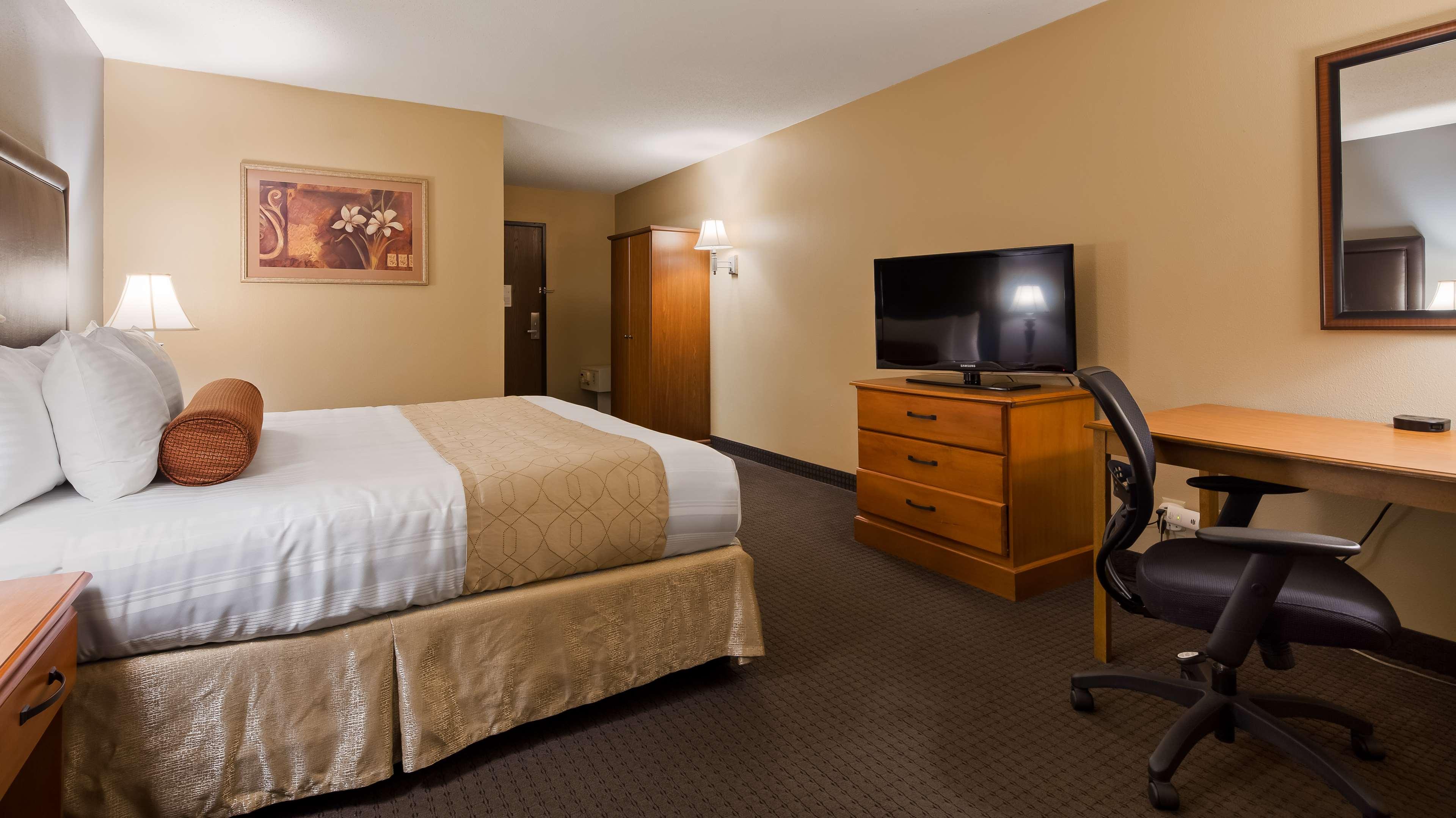 Best Western Plus The Charles Hotel — photo 3