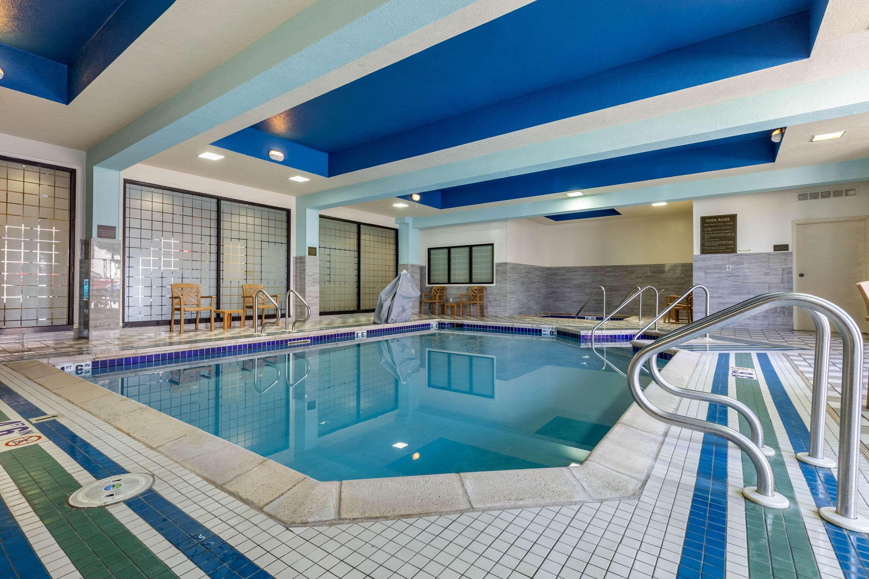 Comfort Inn & Suites — photo 3