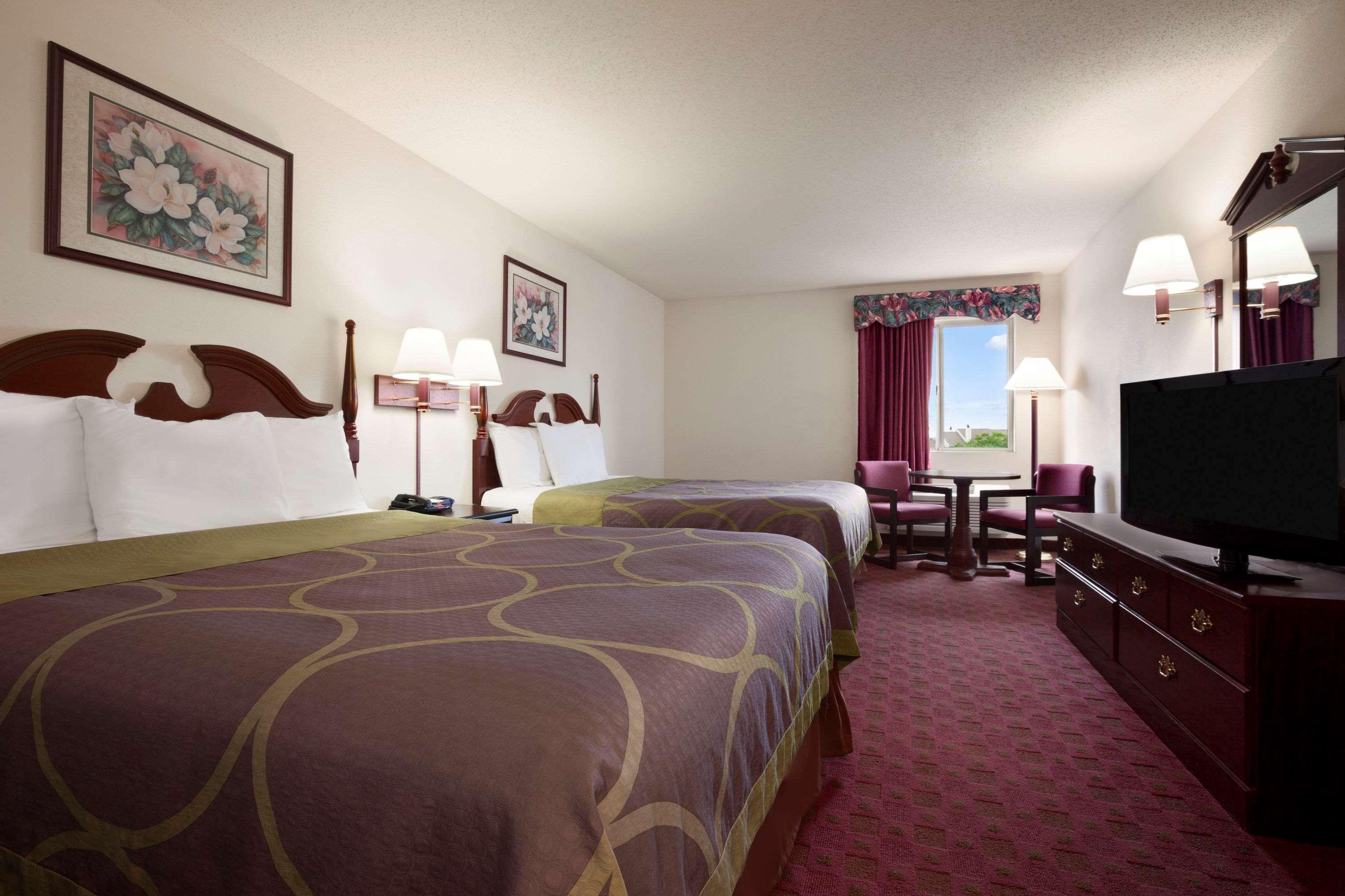 Super 8 by Wyndham Aurora/Naperville Area — photo 5