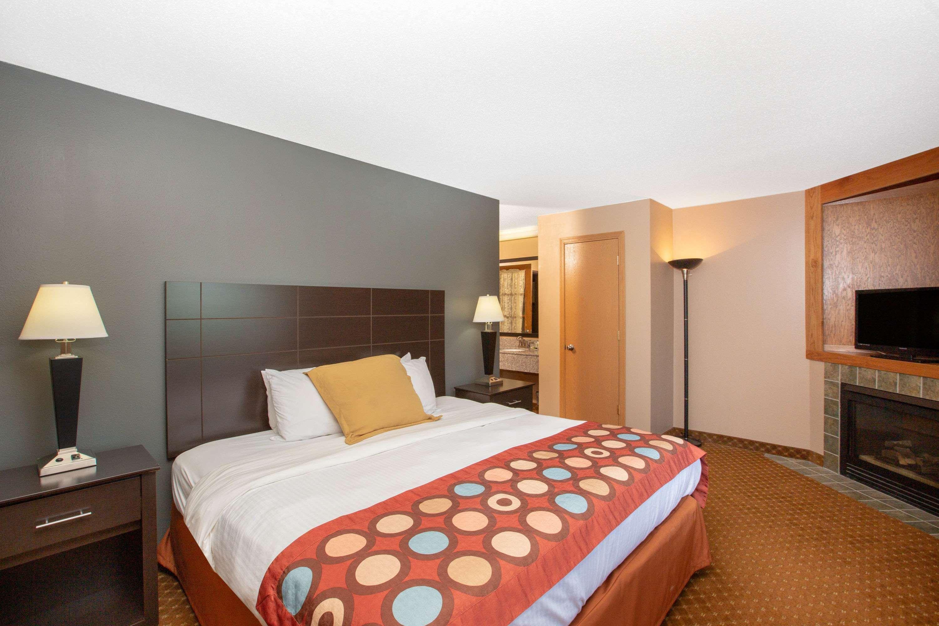 AmericInn Coralville — photo 4