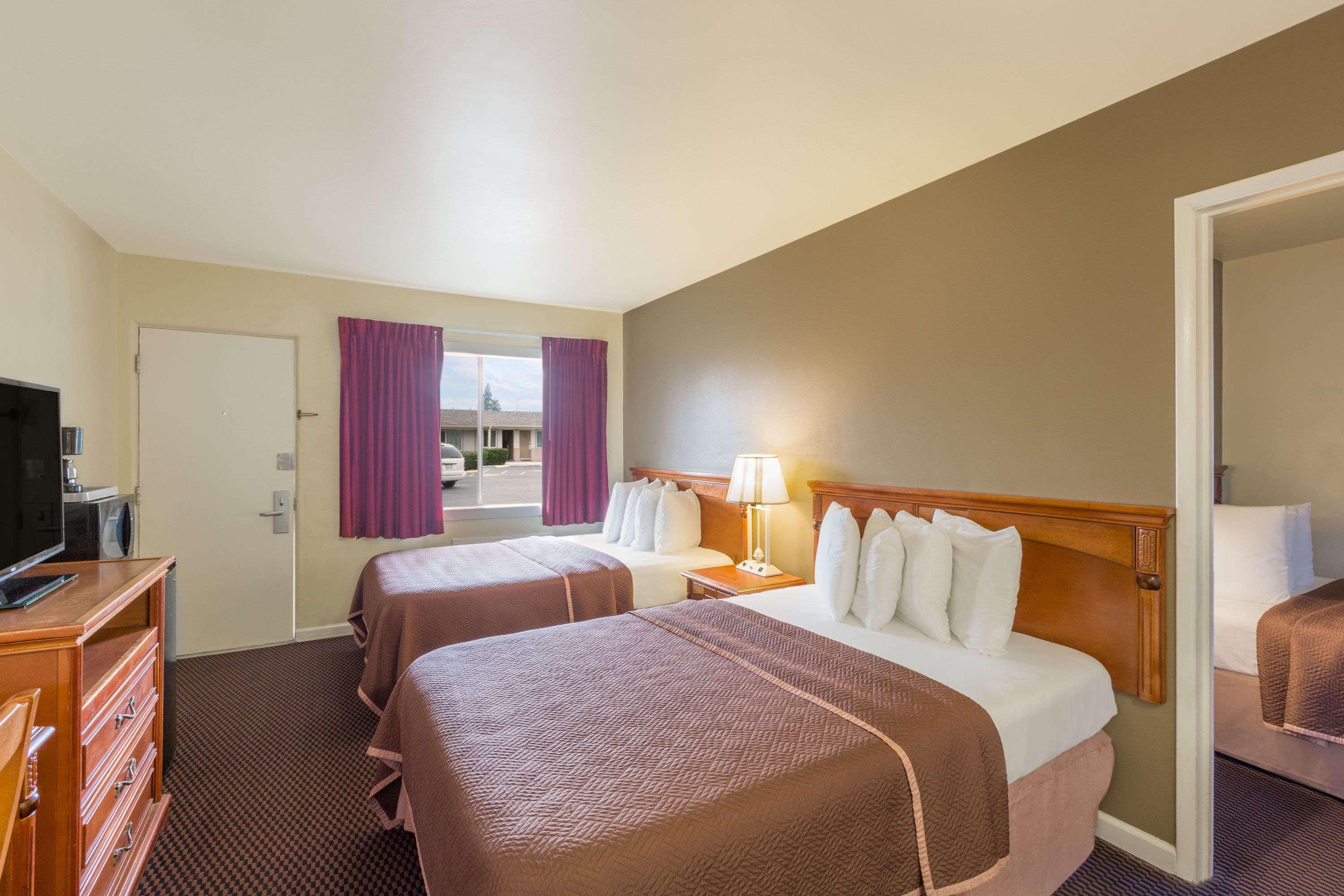 Travelodge by Wyndham Santa Rosa Wine Country — photo 5
