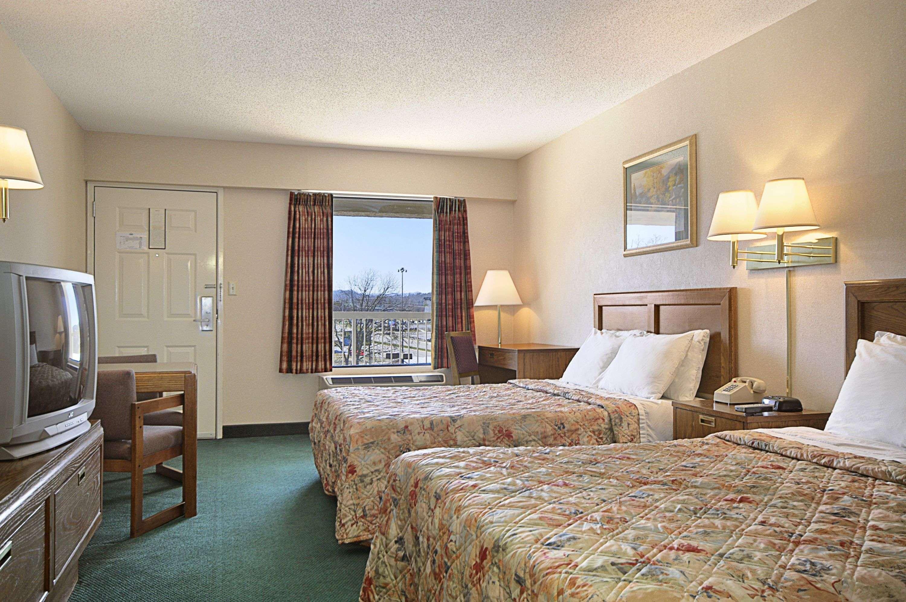 Days Inn by Wyndham Apple Valley Pigeon Forge/Sevierville — photo 4