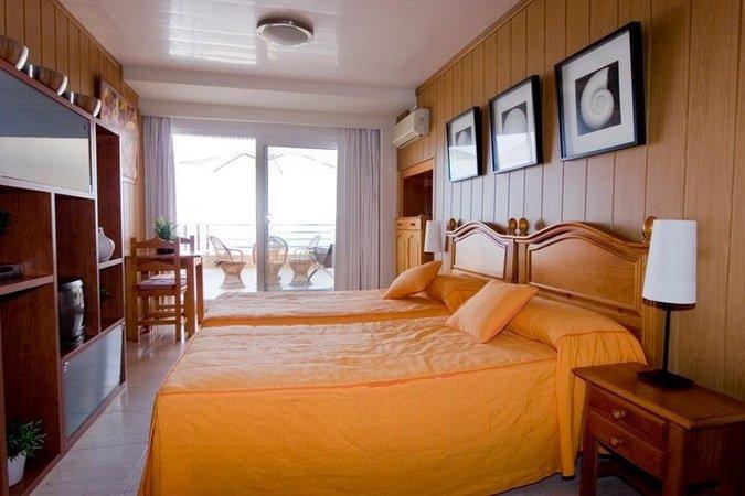 Carihuela Beach Apartments — photo 4