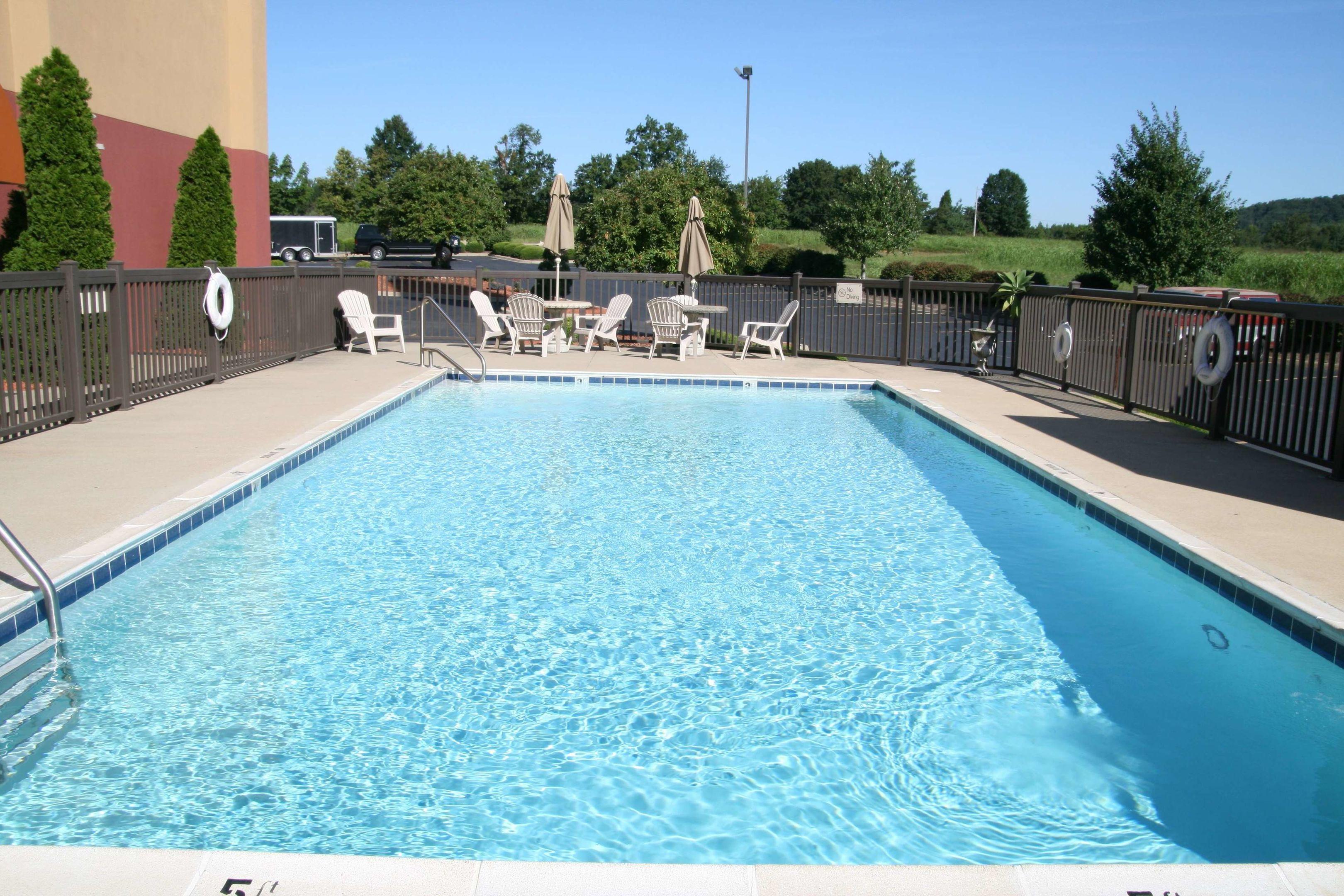 Hampton Inn Louisville I-65 at Brooks Road — photo 5