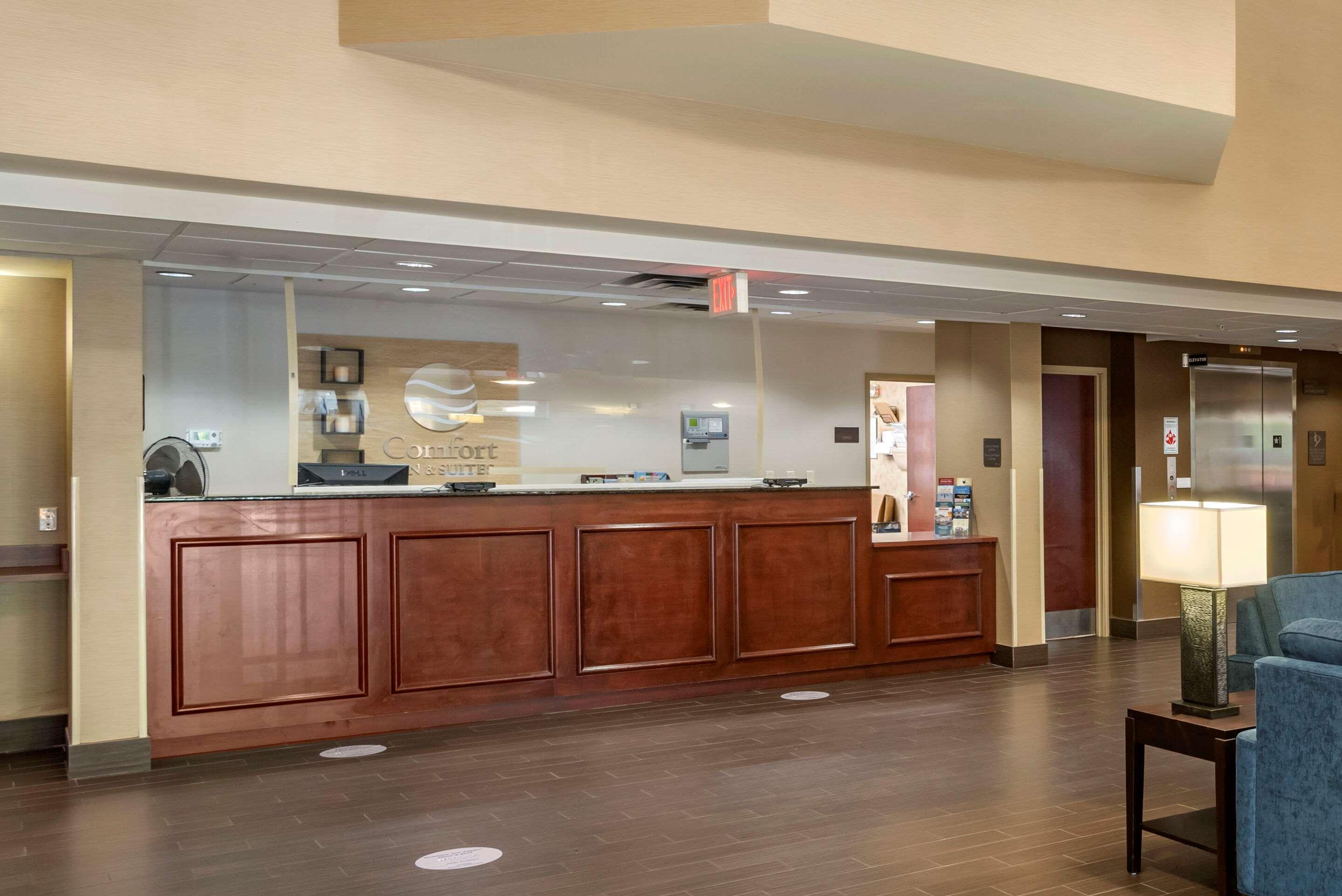 Comfort Inn & Suites — photo 4