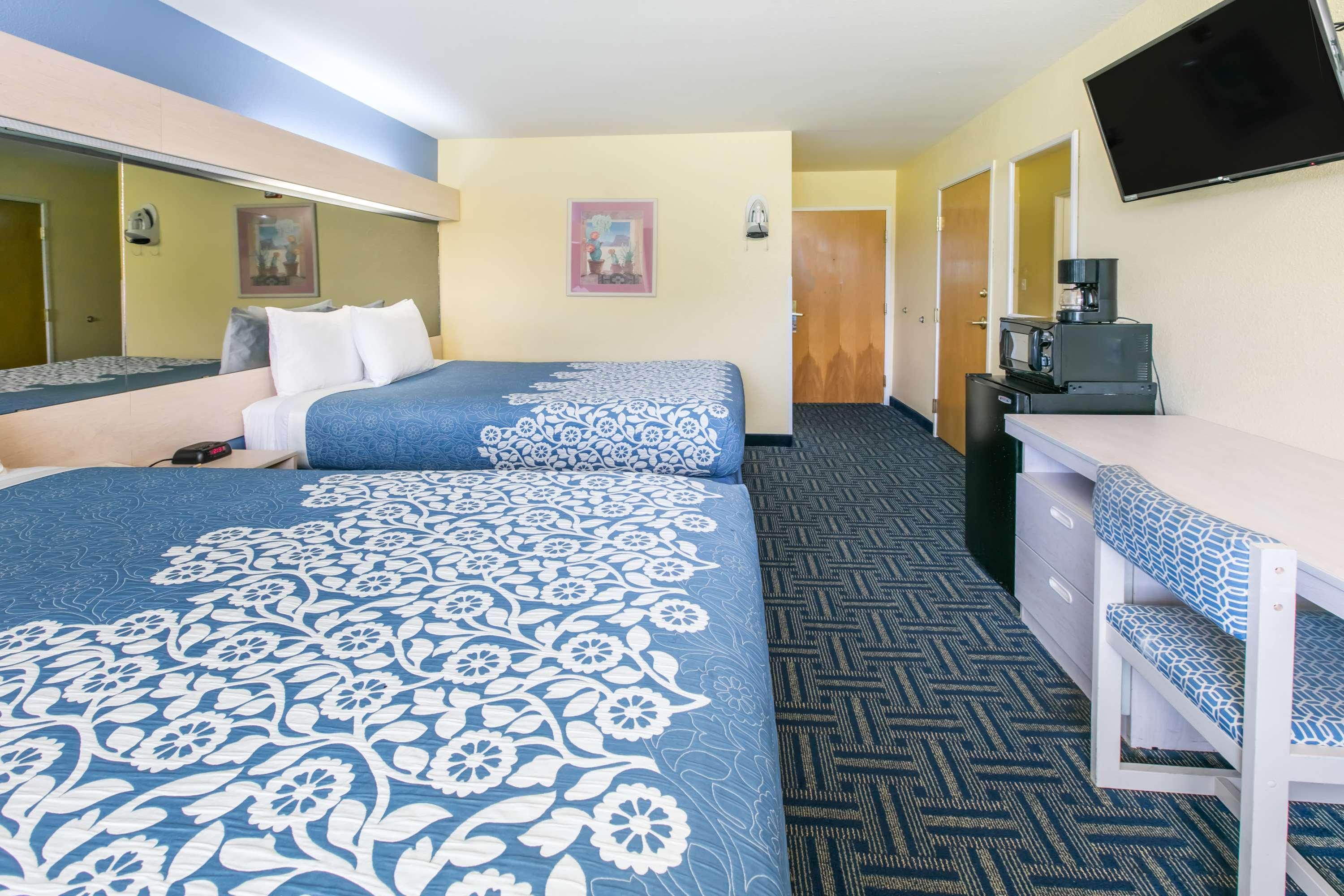 Days Inn & Suites Pryor — photo 5