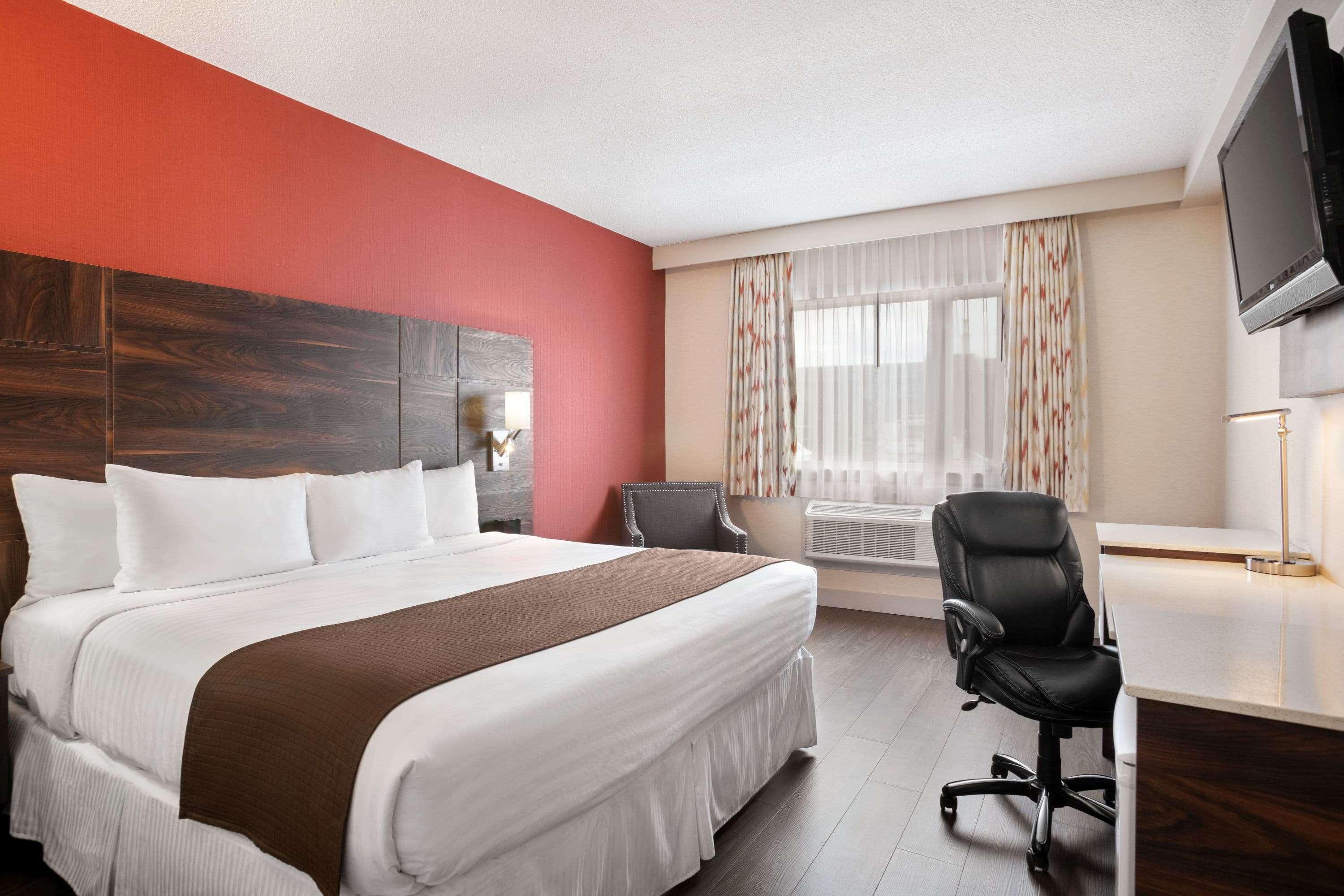 Baymont Inn & Suites Medicine Hat — photo 4