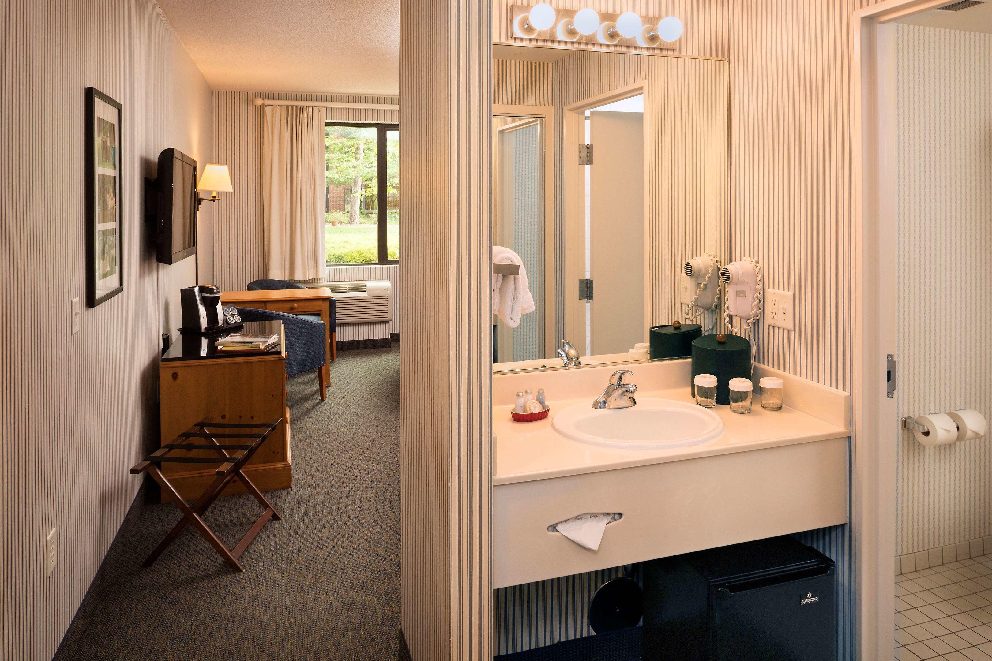 Williamsburg Woodlands Hotel & Suites — photo 4