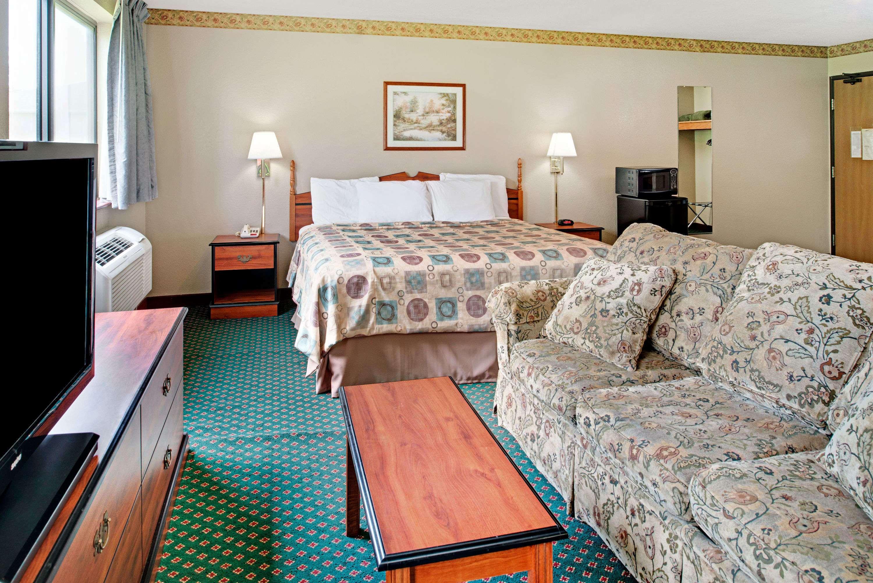 Super 8 by Wyndham Omaha Eppley Airport/Carter Lake — photo 4
