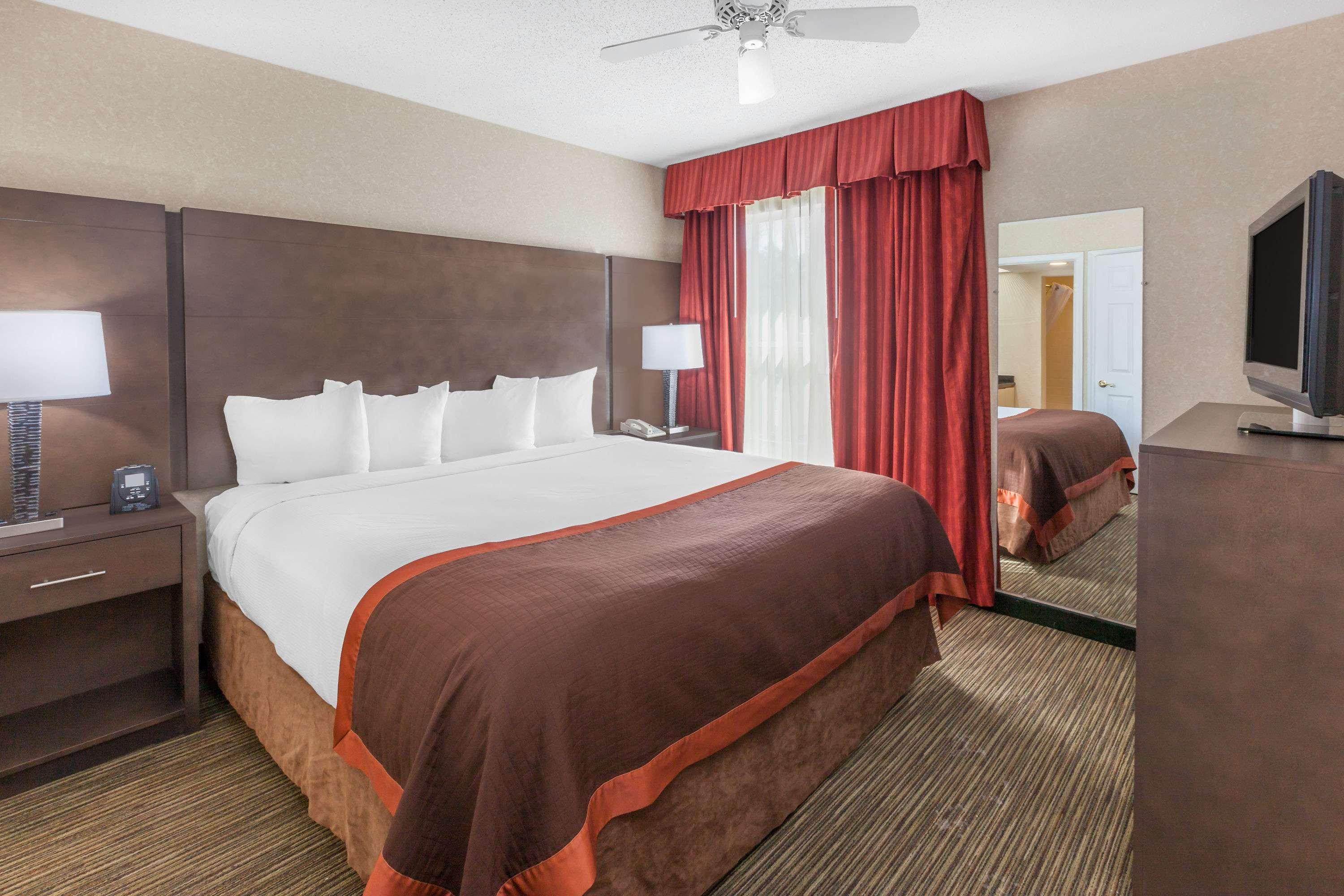 Hawthorn Suites by Wyndham Detroit Warren — photo 4