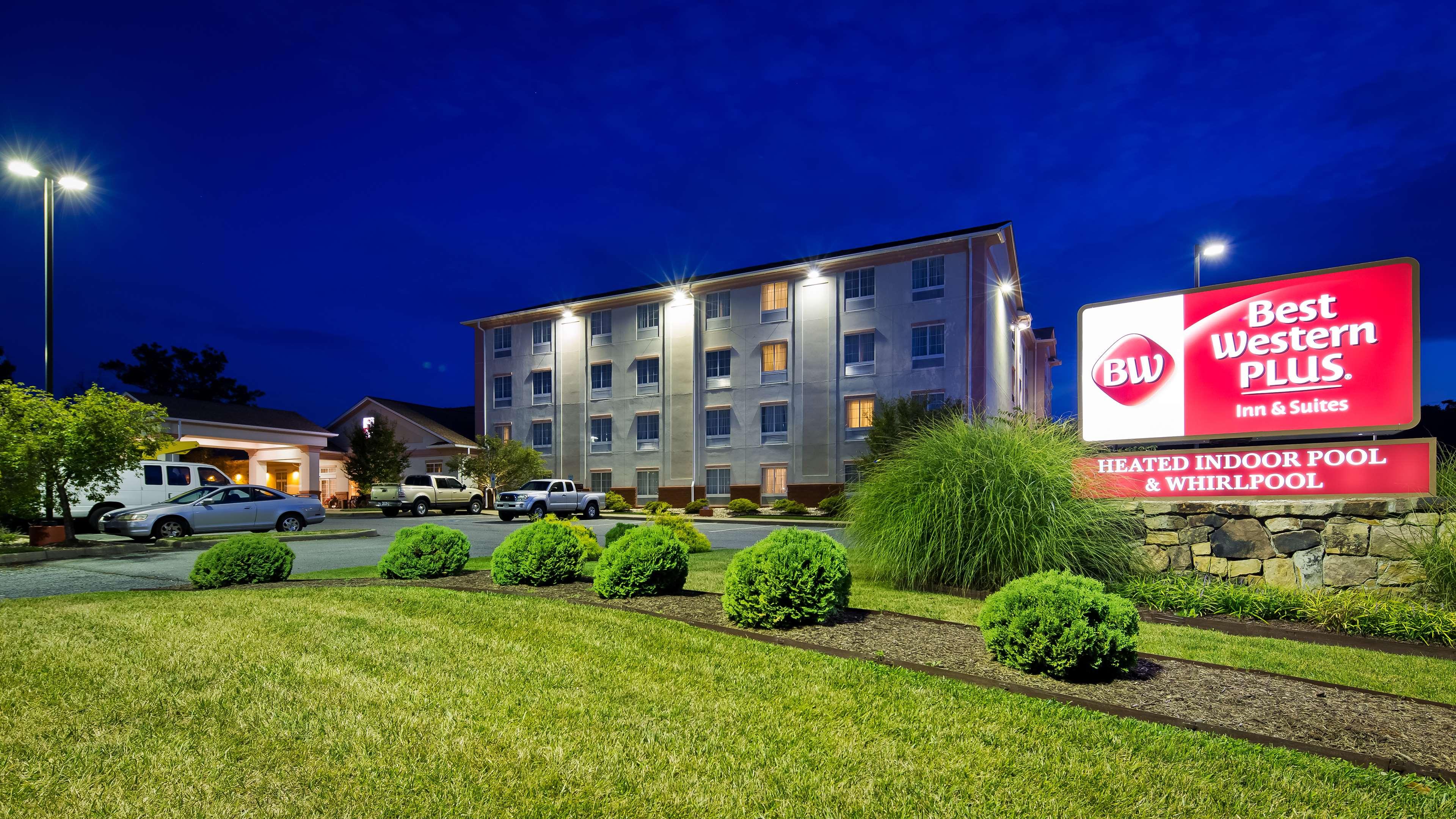 Best Western Plus Crossroads Inn & Suites — photo 3
