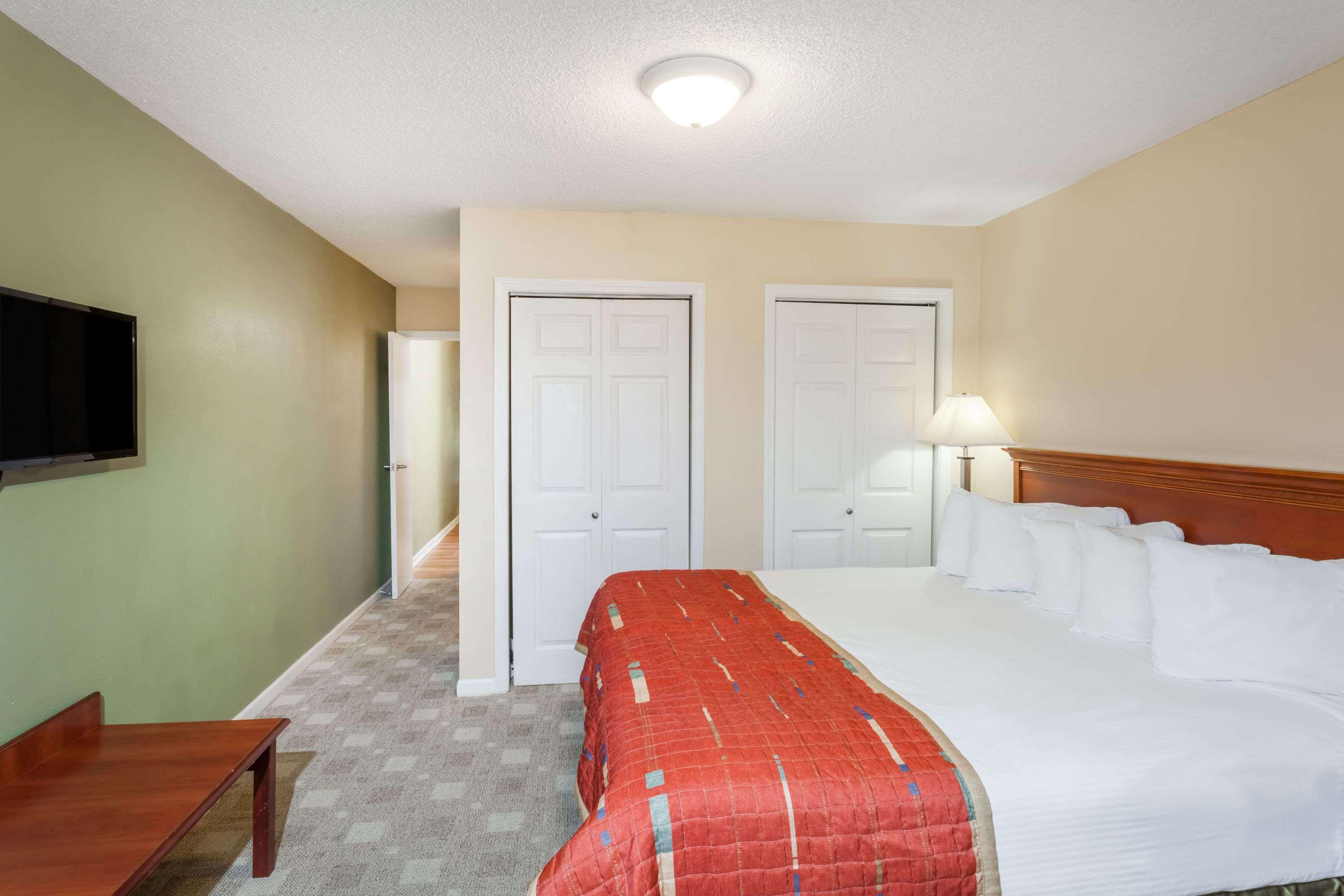 Baymont Inn & Suites Peoria — photo 4