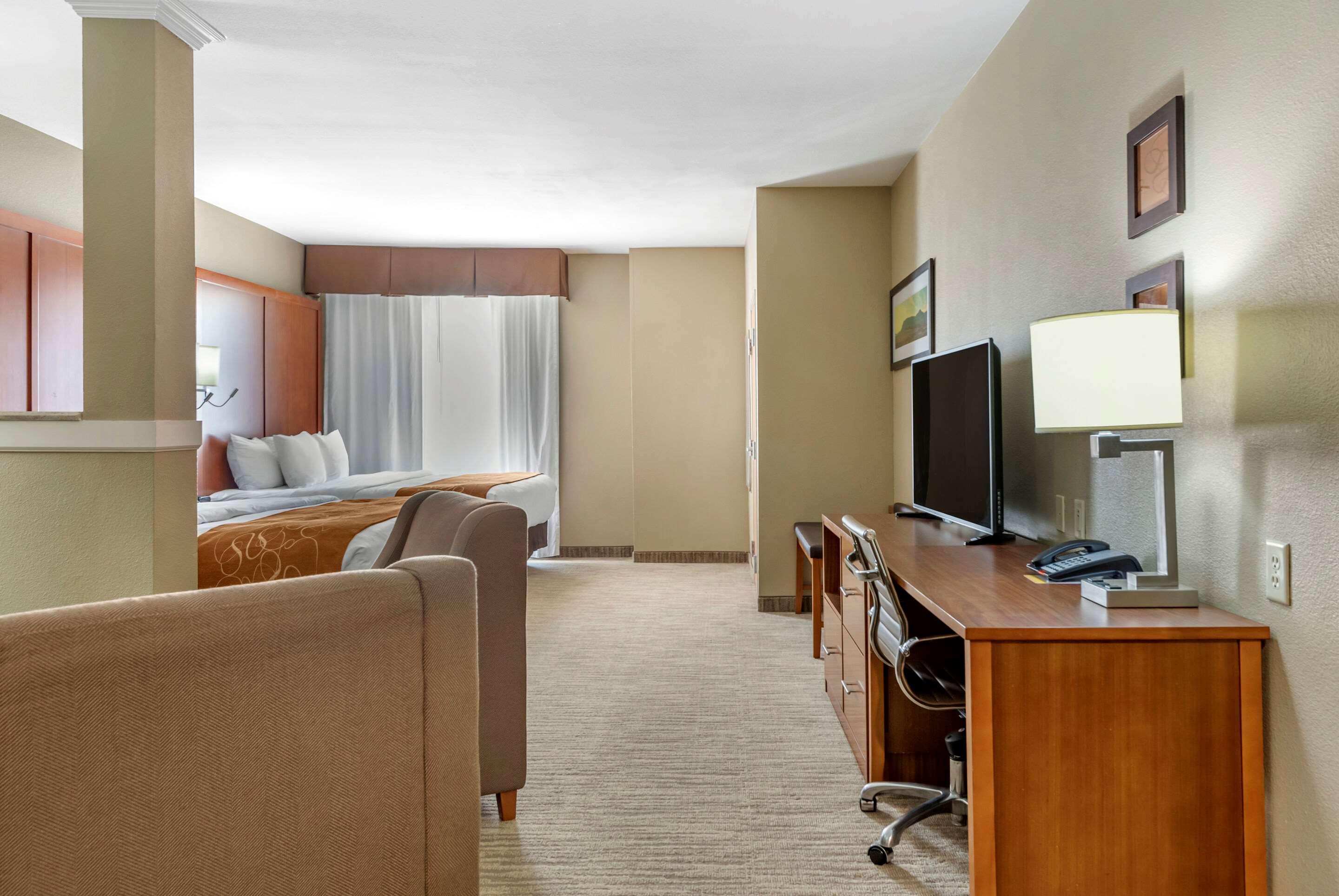 Comfort Suites University — photo 4