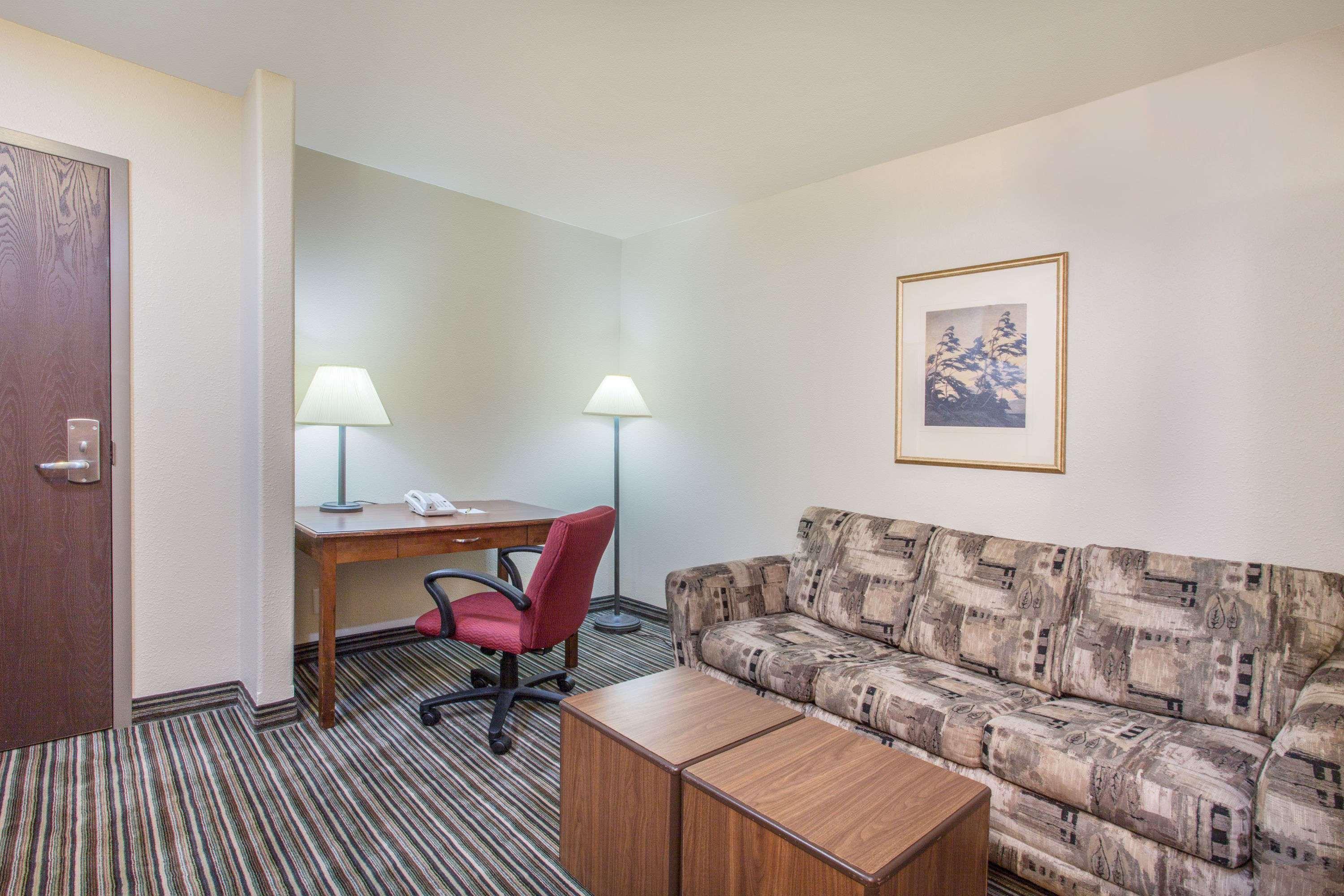 Super 8 by Wyndham Truro NS — photo 5