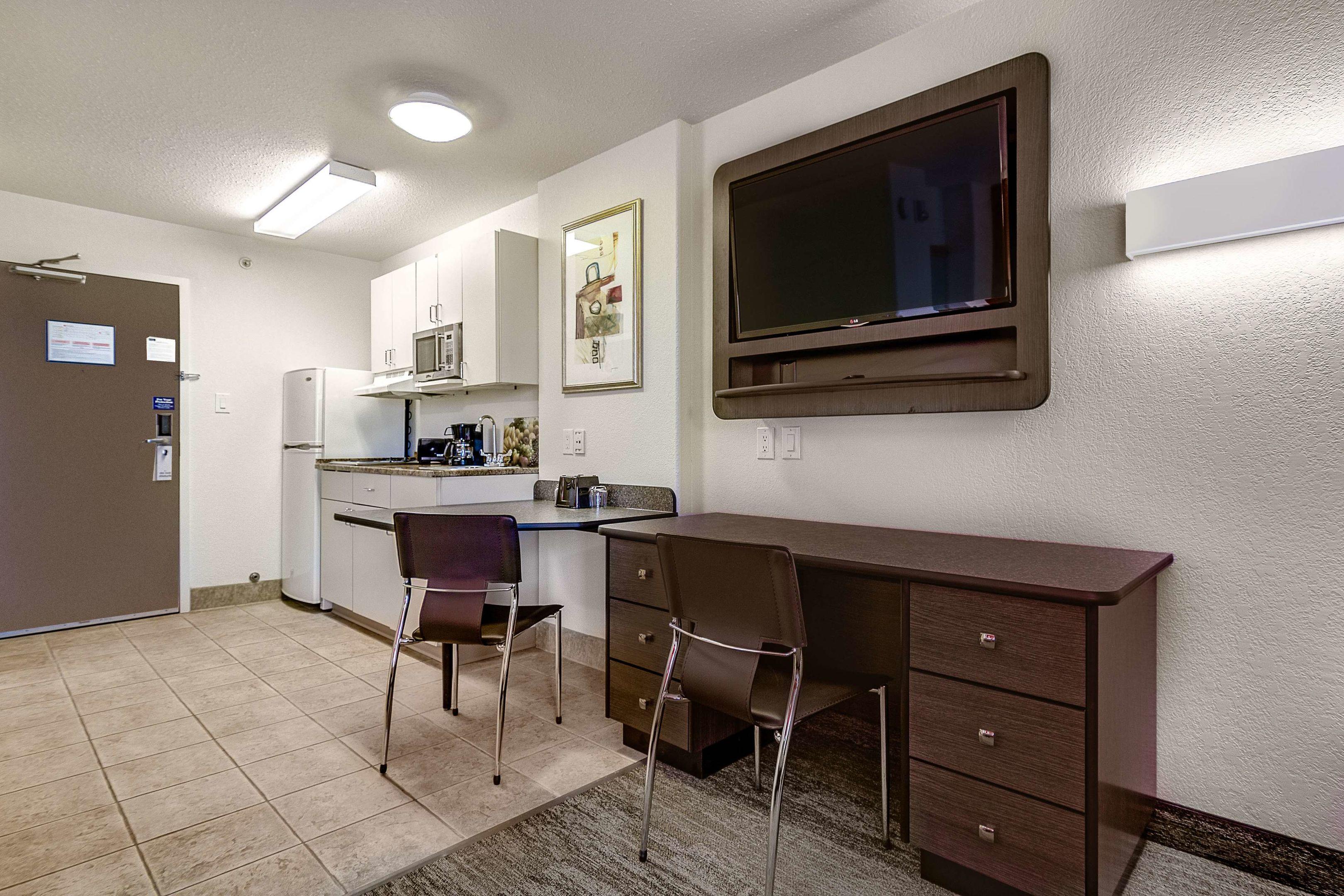 Motel 6 Saskatoon — photo 5