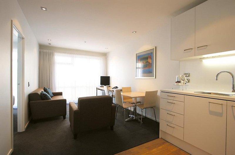 Auckland Harbour Suites — photo 3