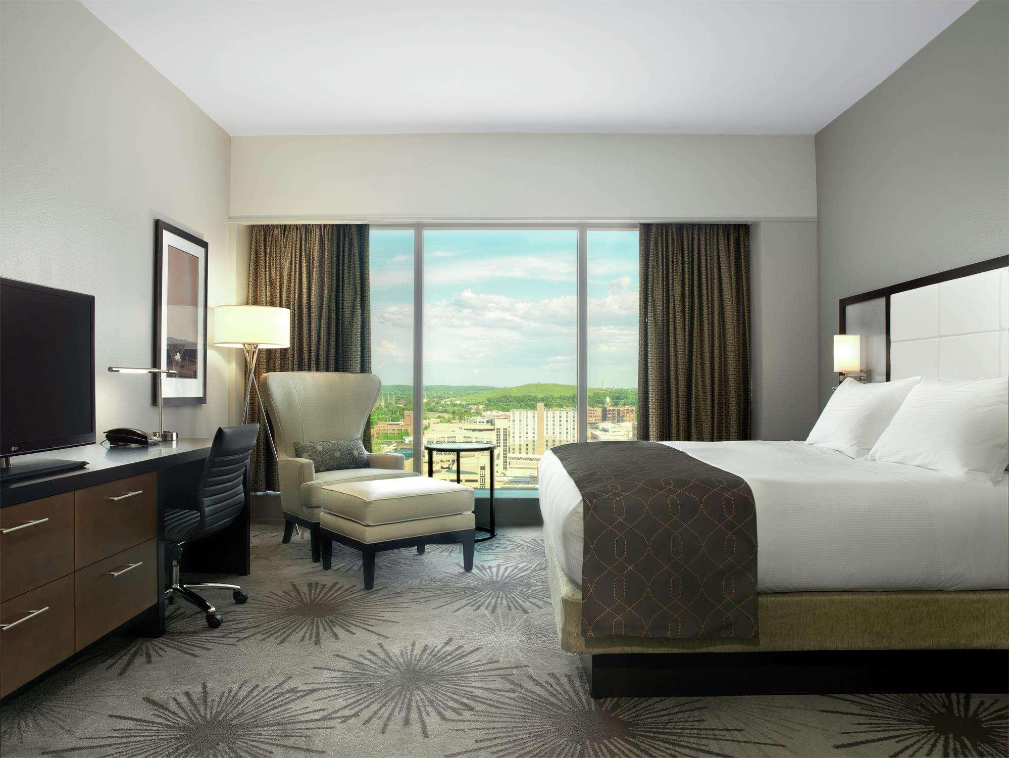 DoubleTree Cedar Rapids Convention Complex — photo 4