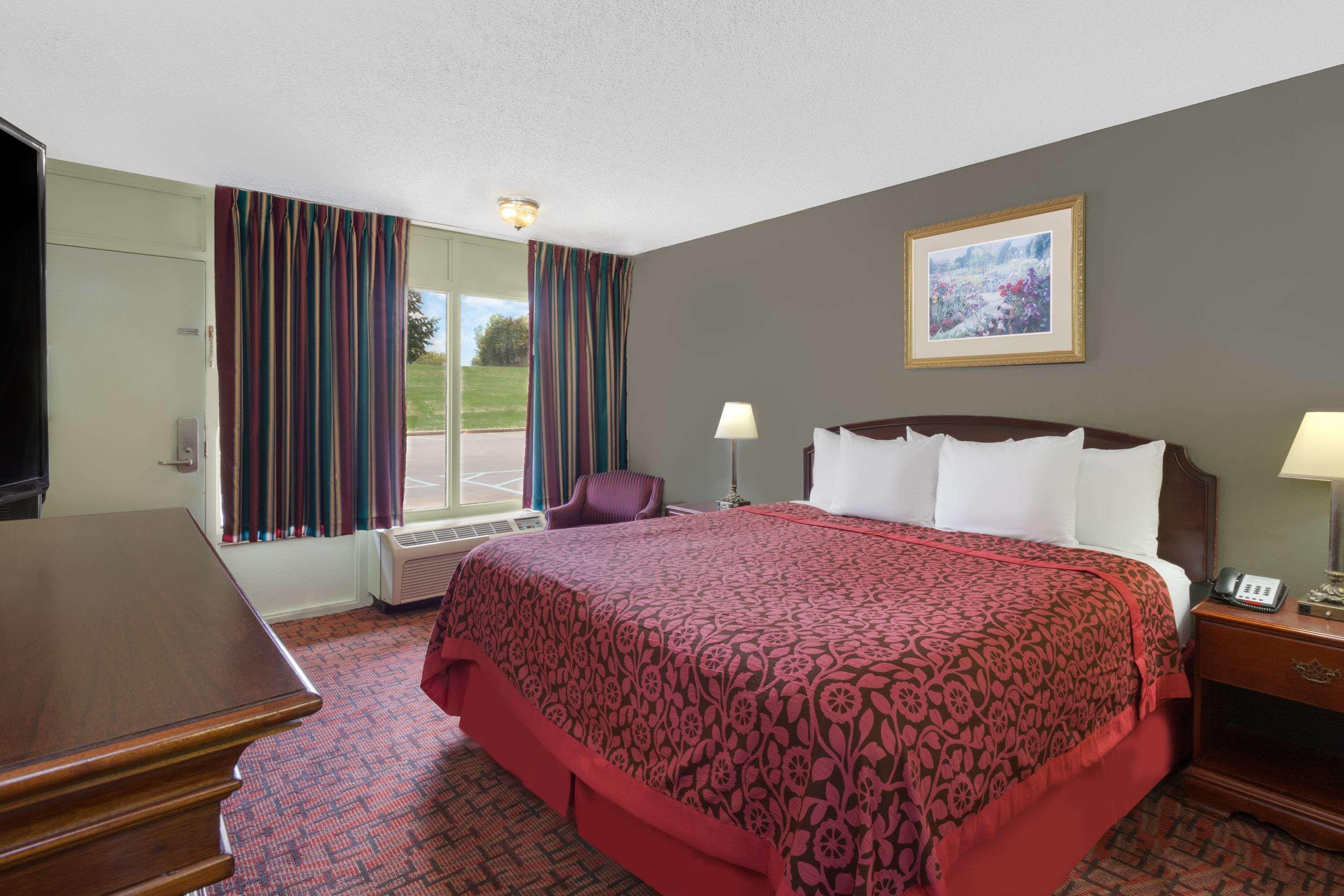 Days Inn McComb — photo 4
