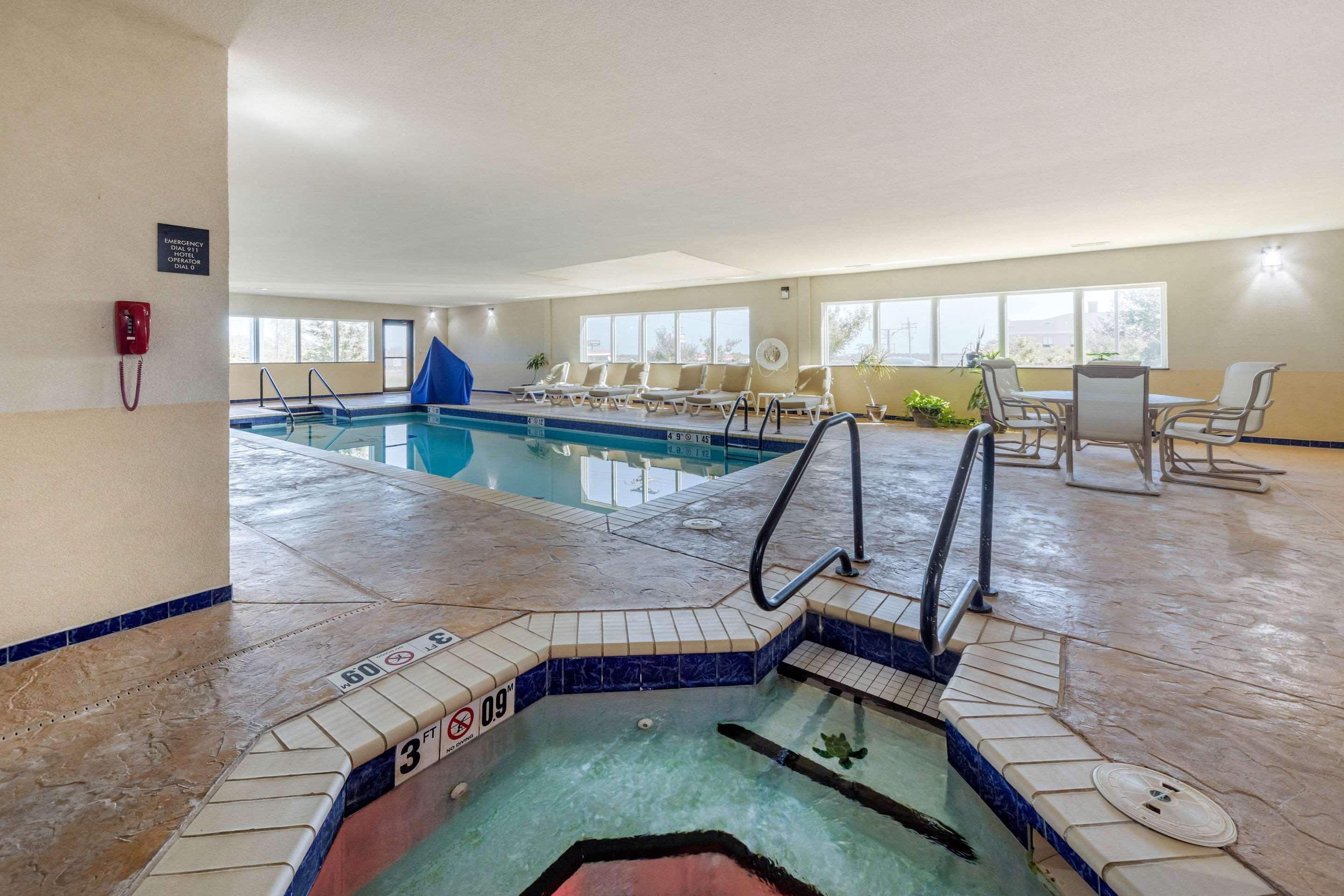 Comfort Inn & Suites — photo 4