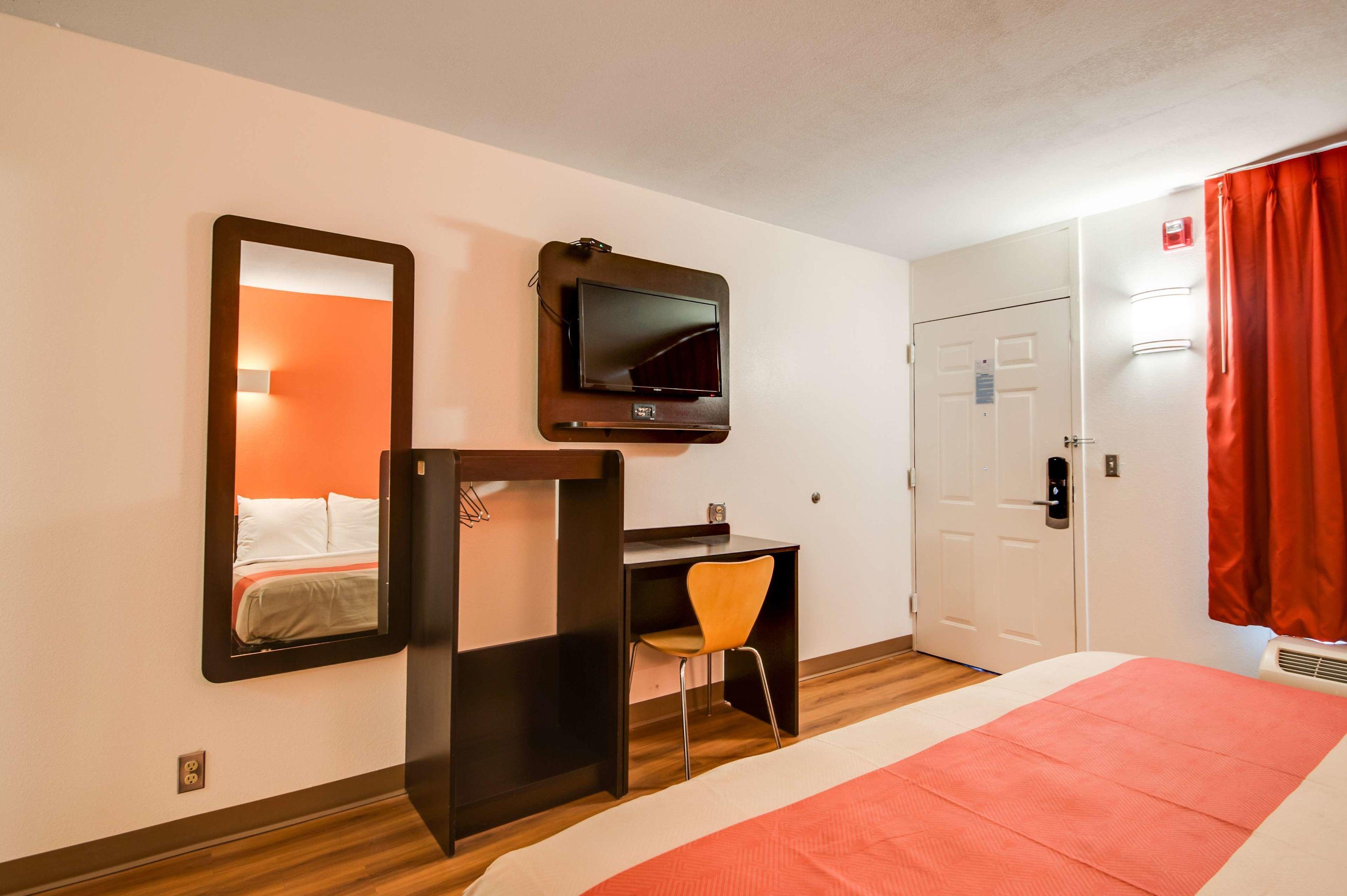 Motel 6 Jennings — photo 5