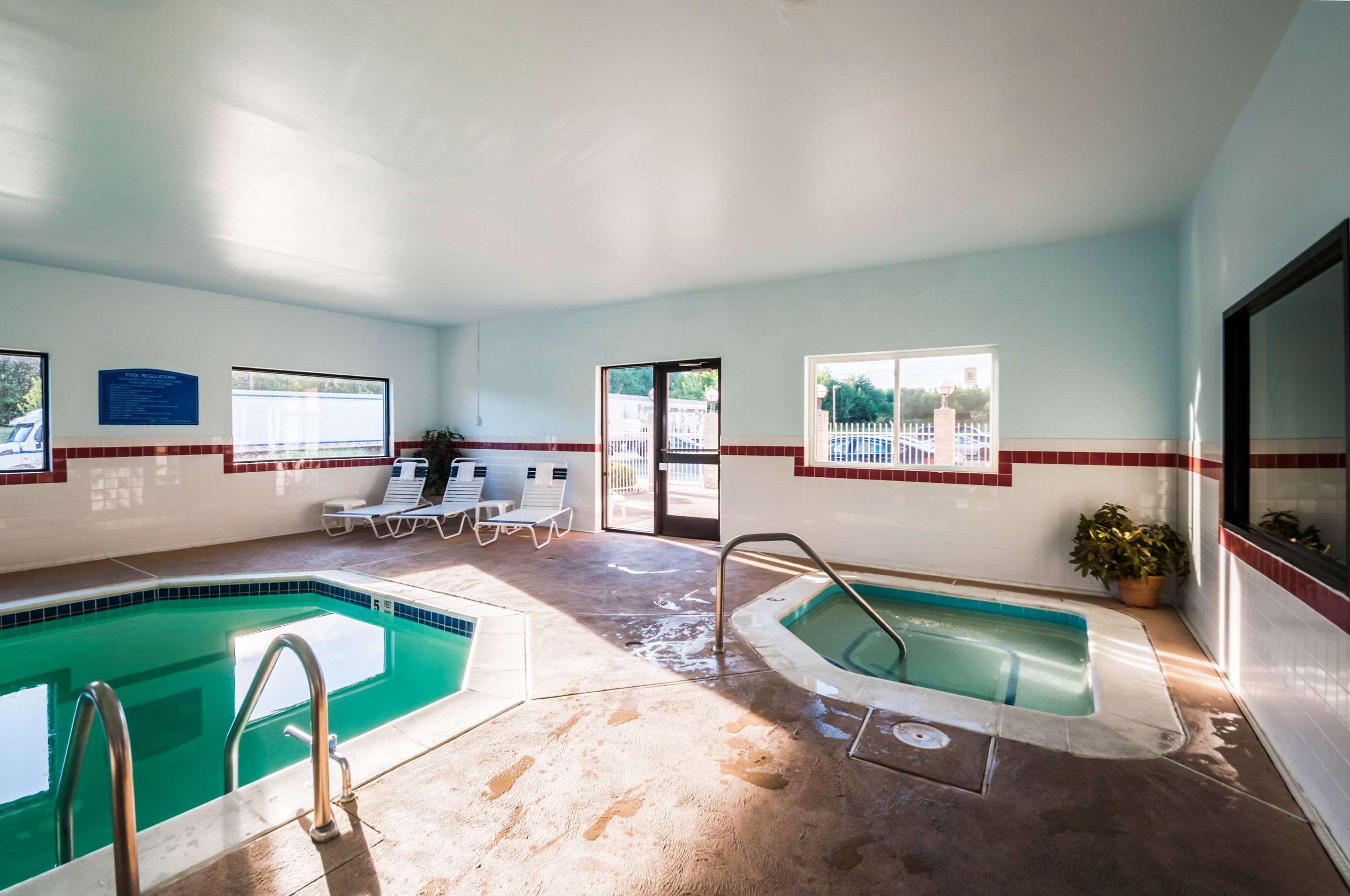 Comfort Inn & Suites — photo 5