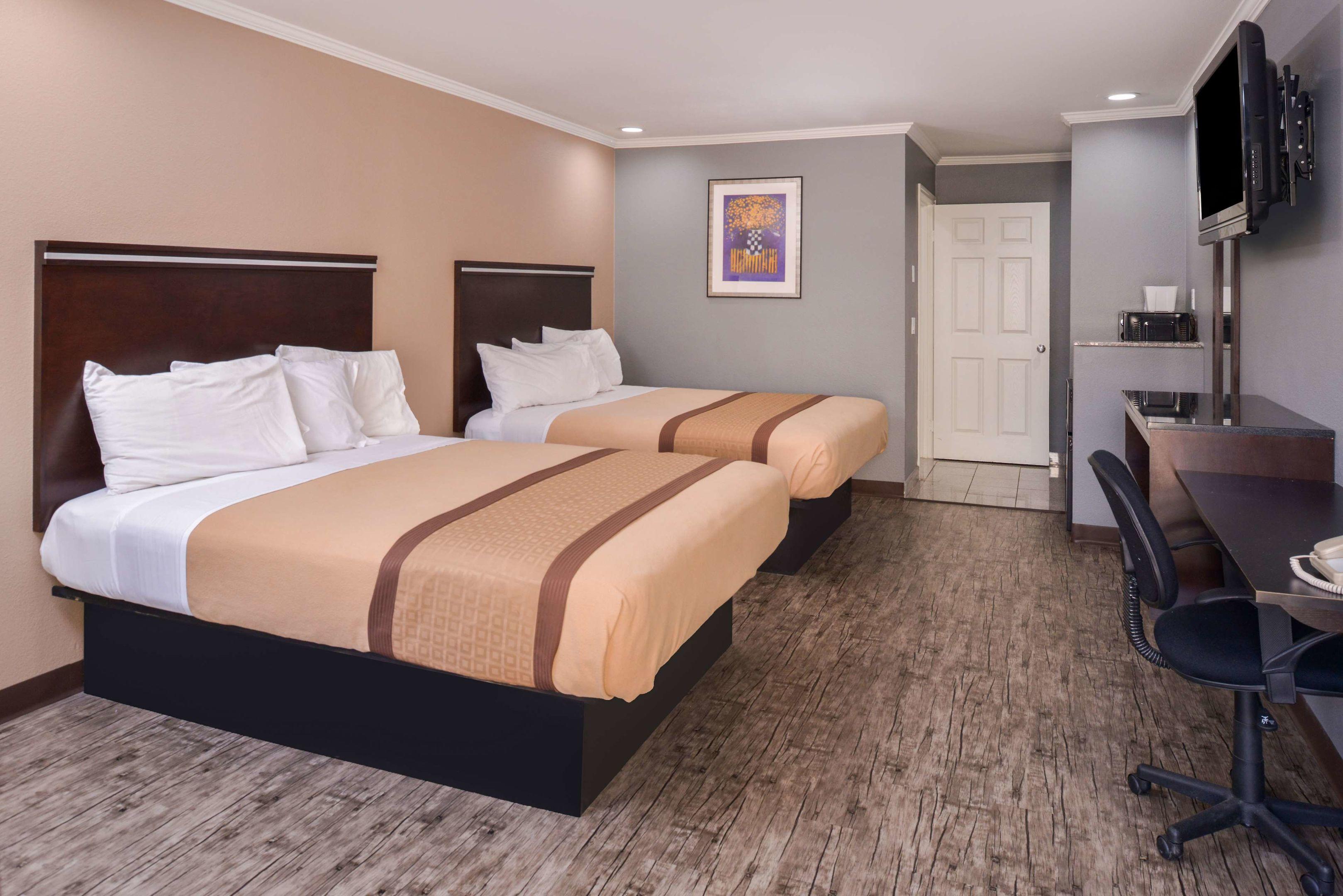 Americas Best Value Laguna Inn & Suites — photo 4