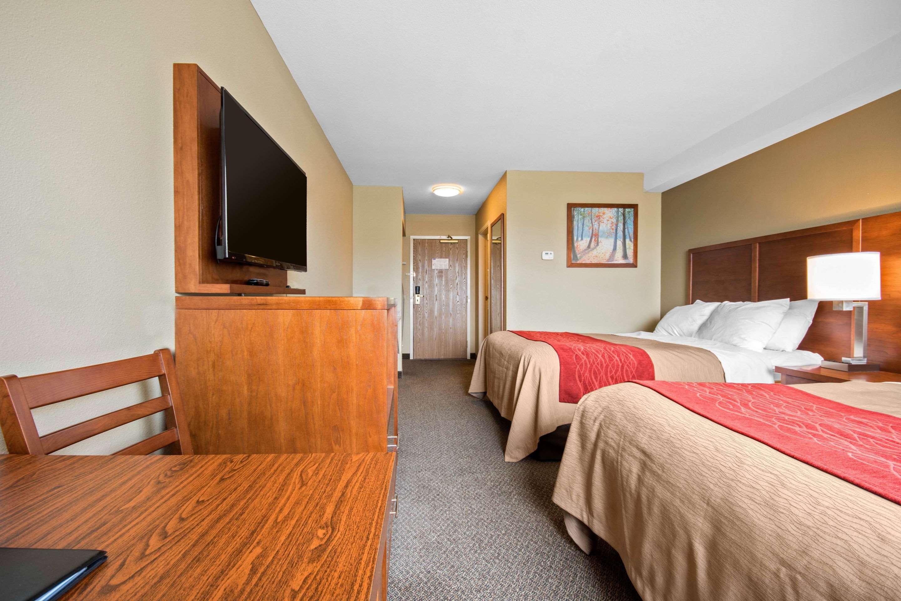 Comfort Inn & Suites — photo 5