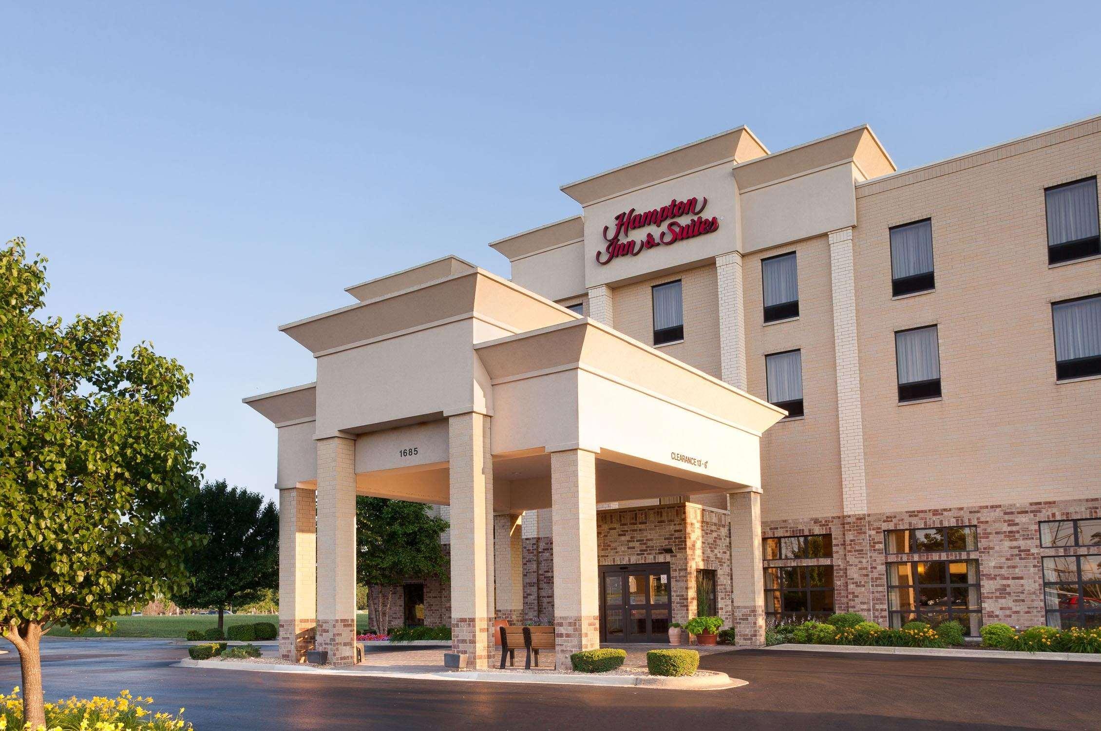 Hampton Inn & Suites Addison — photo 1