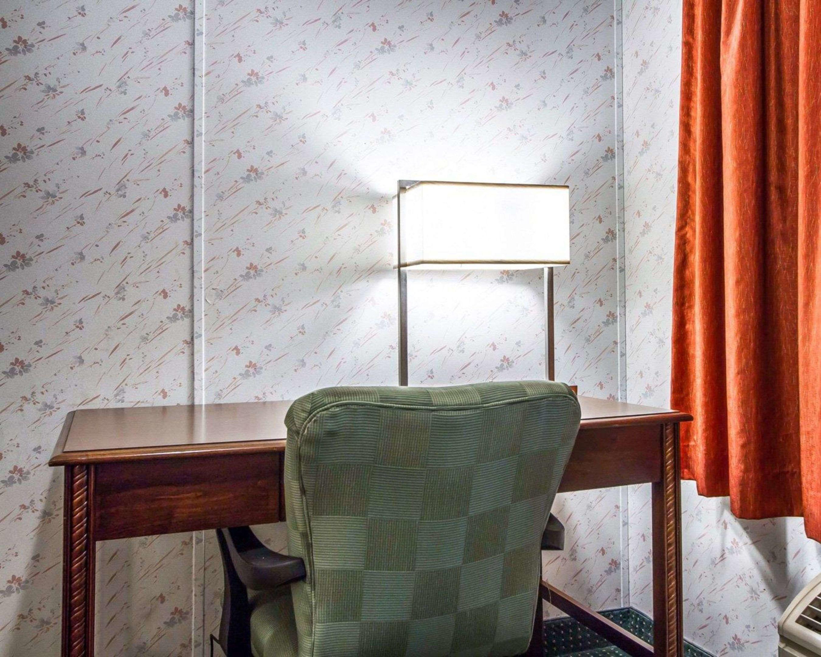 Rodeway Inn & Suites — photo 4