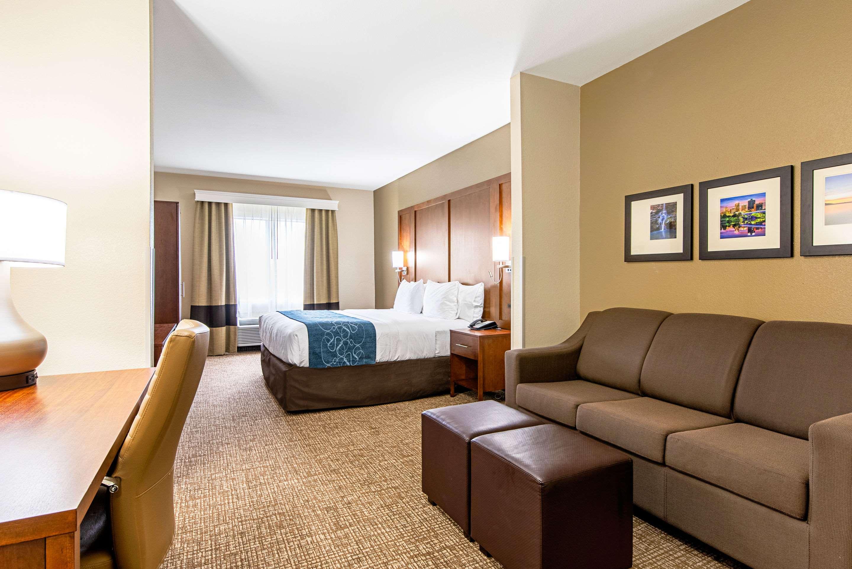 Comfort Inn & Suites — photo 4