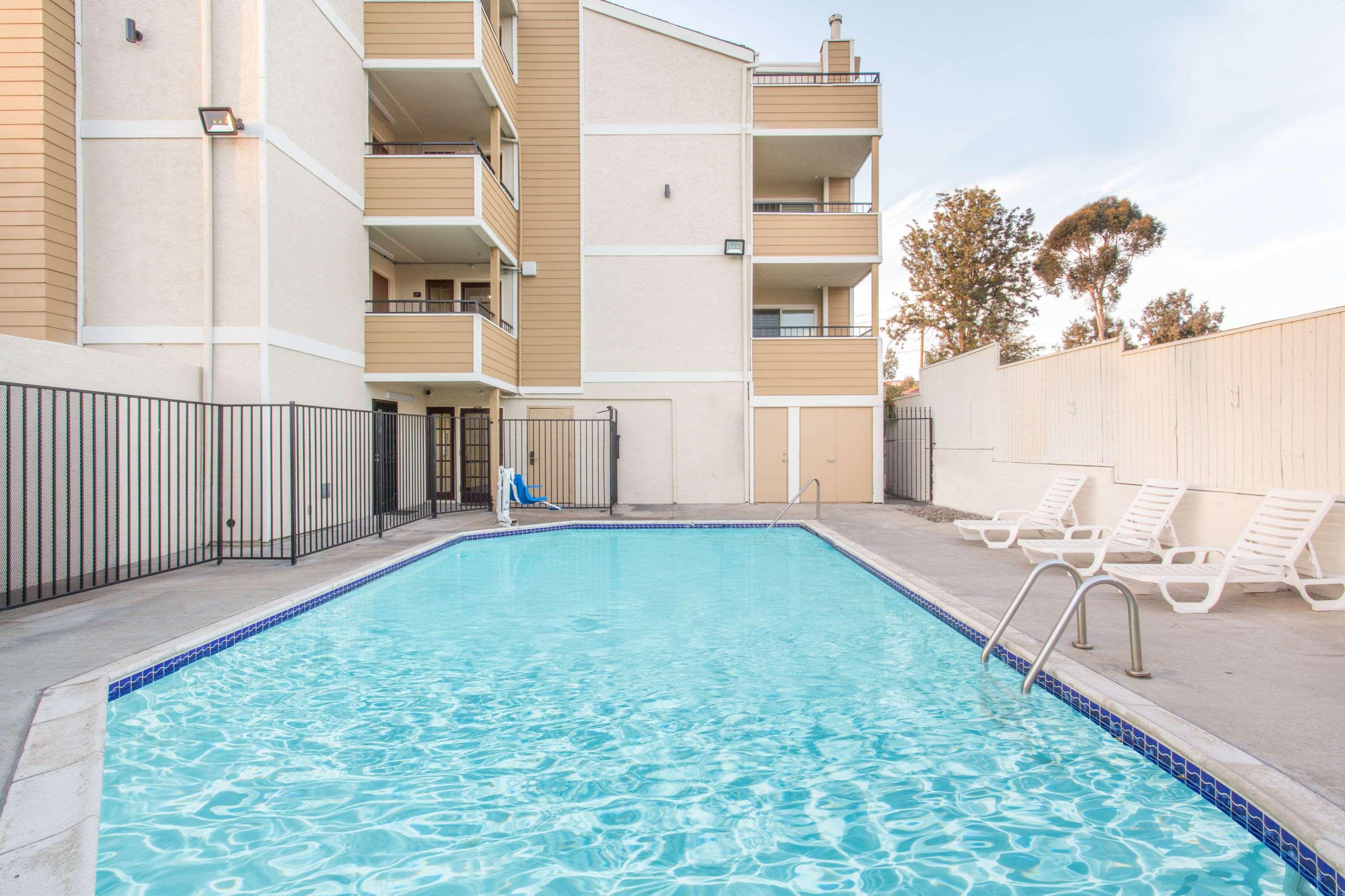 Super 8 by Wyndham National City Chula Vista — photo 4