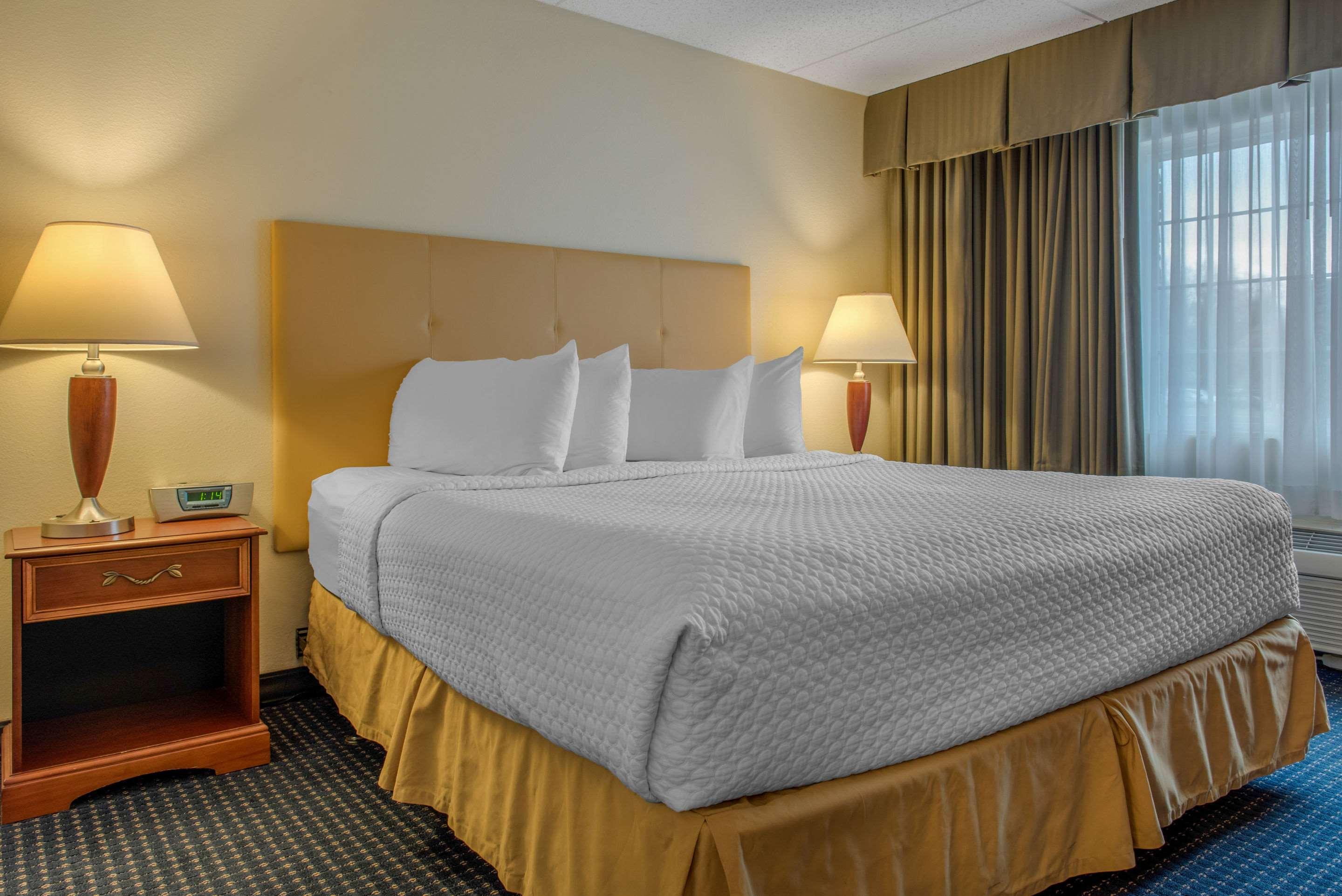 Quality Hotel Conference Center Cincinnati Blue Ash — photo 5