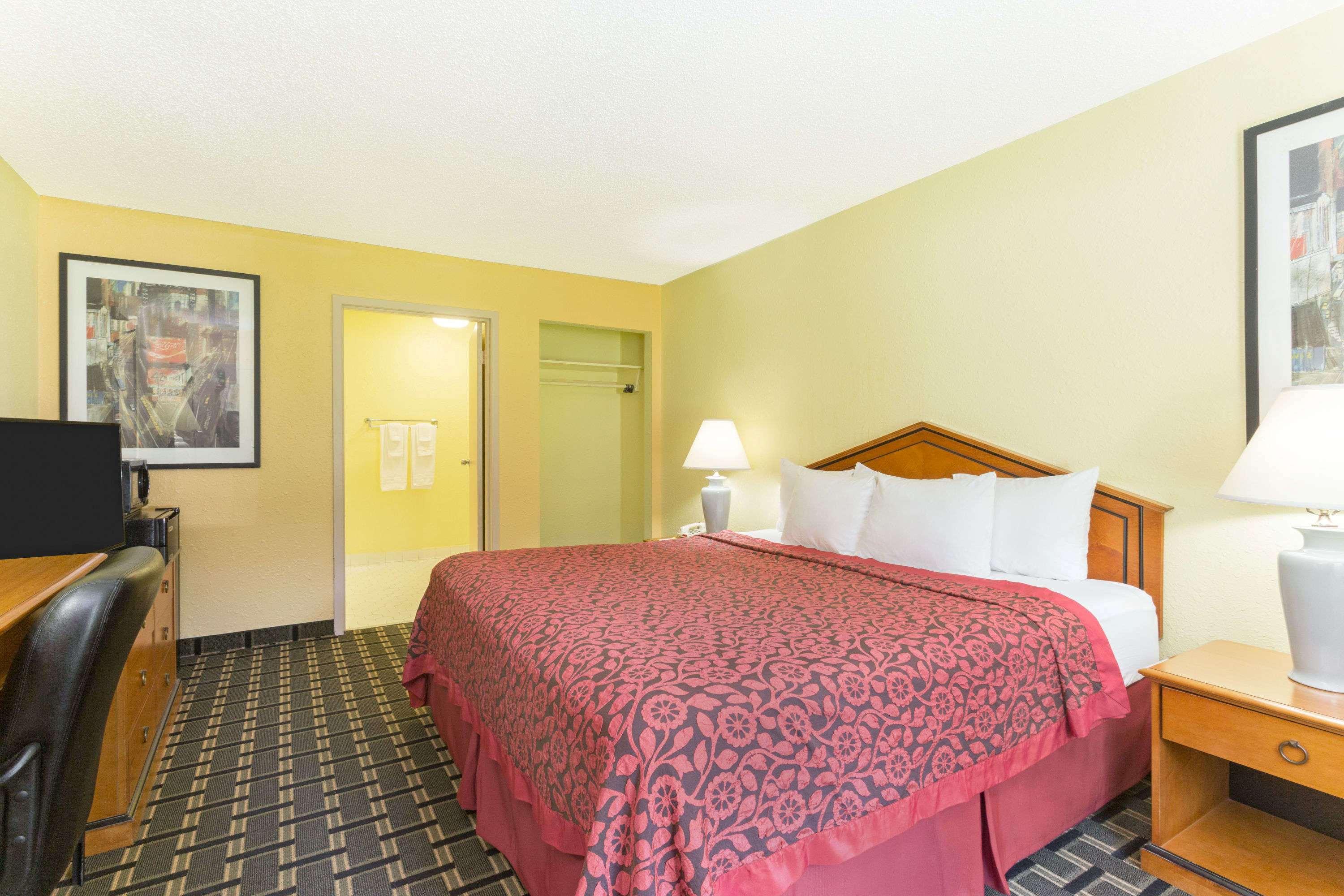 Days Inn by Wyndham Savannah Airport — photo 4
