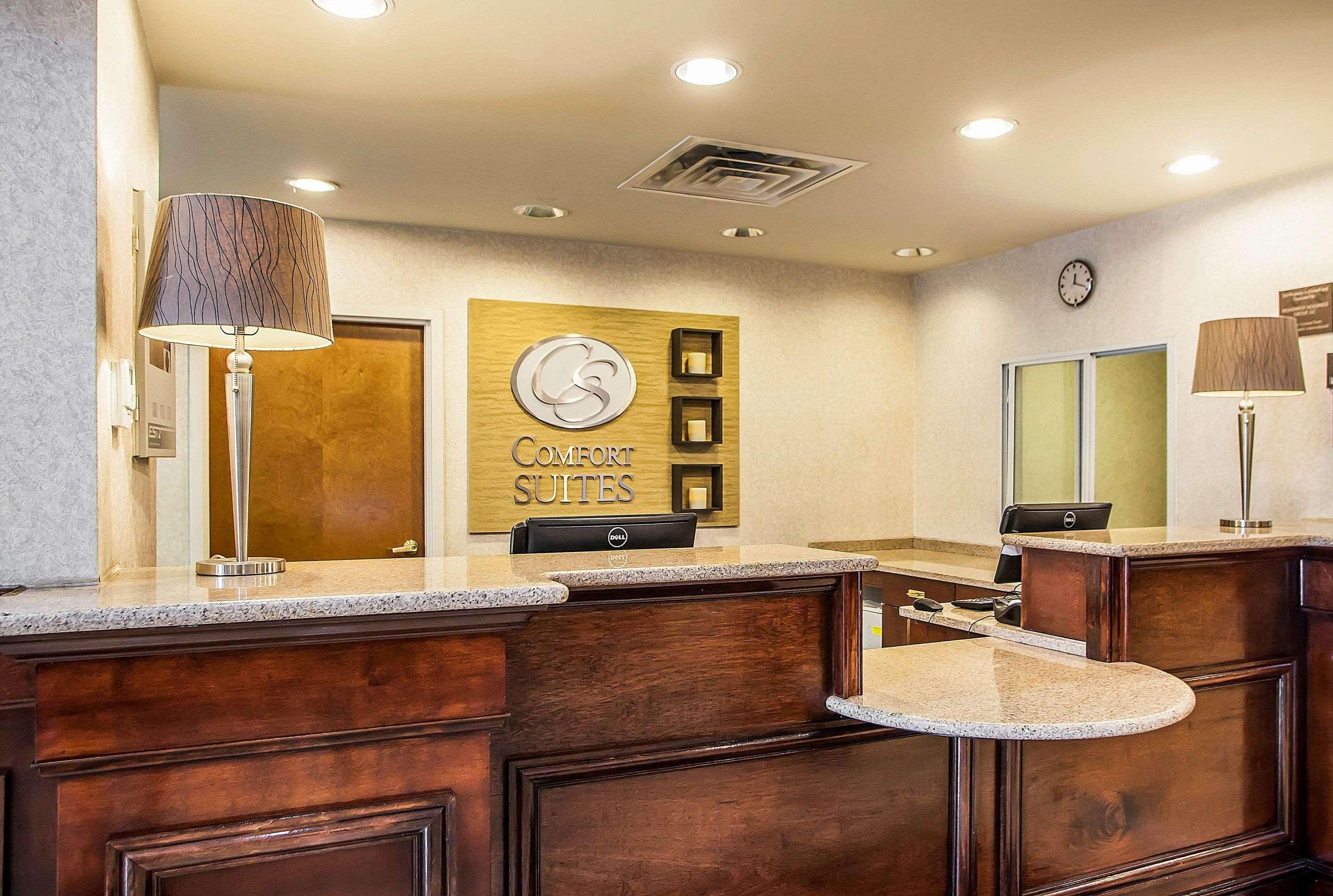 Comfort Suites — photo 4