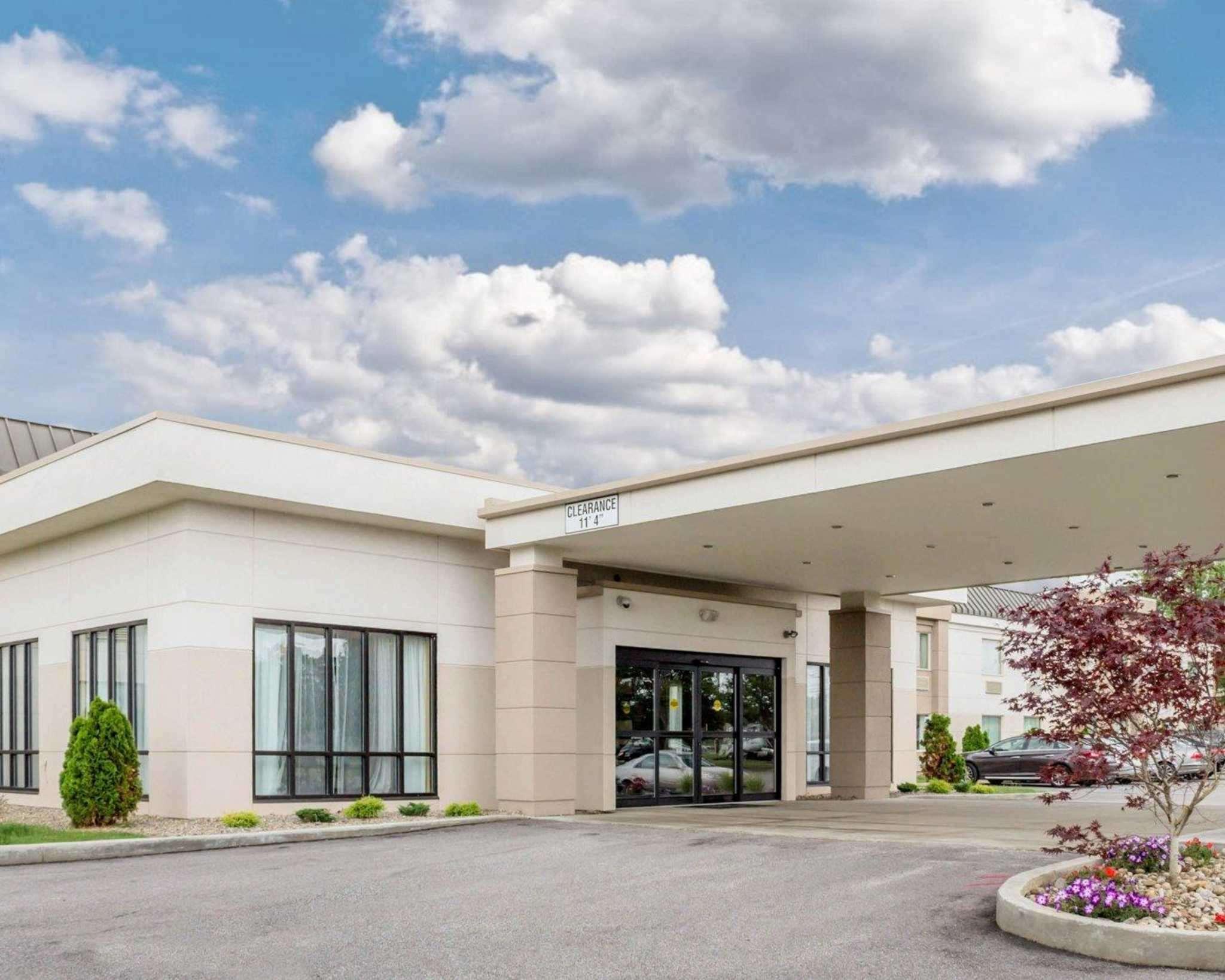 Clarion Beachwood — photo 3