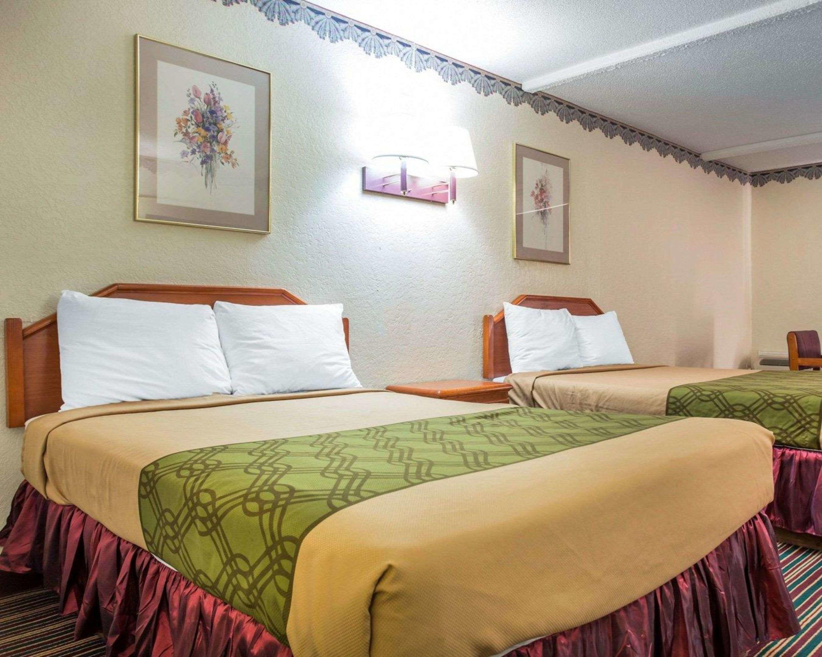 Rodeway Inn Stone Mountain — photo 5