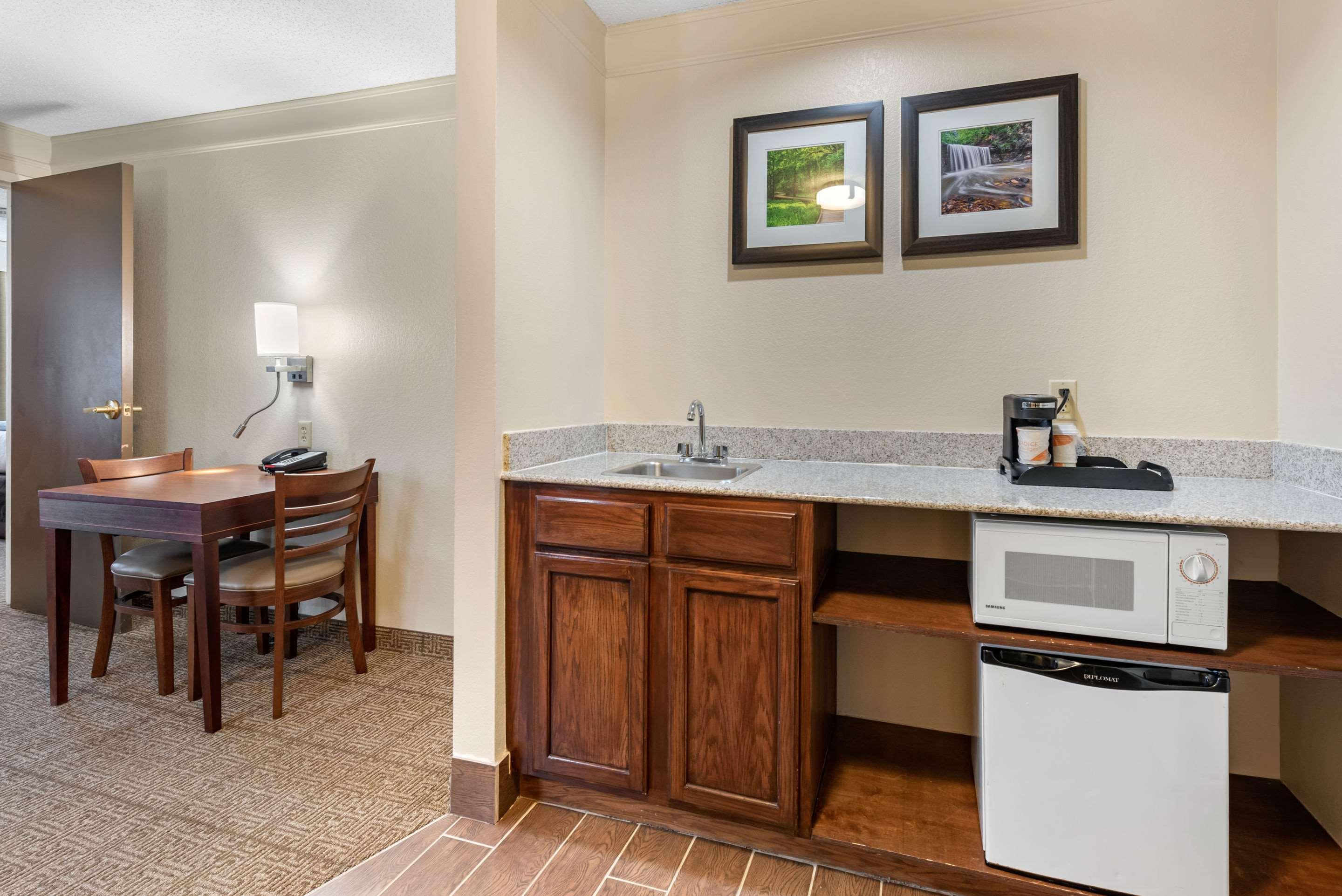 Comfort Inn & Suites — photo 4
