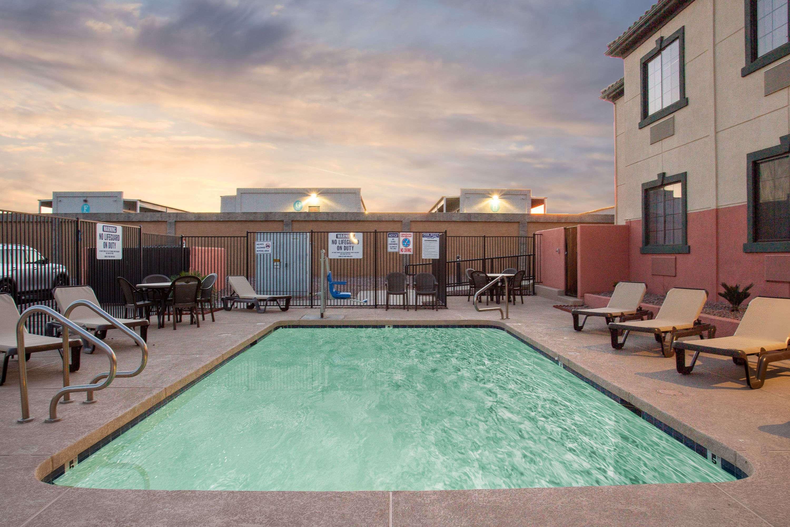 Baymont by Wyndham Phoenix I-10 near 51st Ave — photo 4